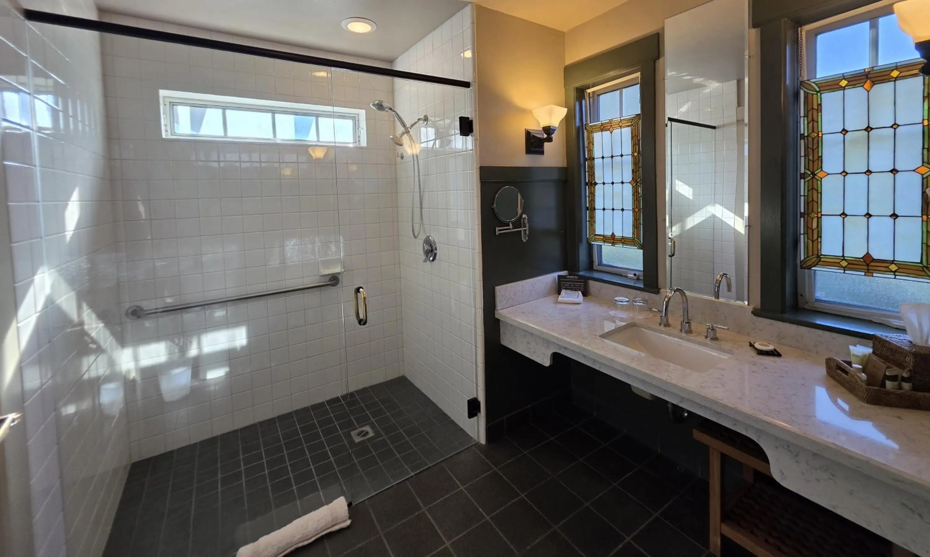 Shower in Orchard Hill