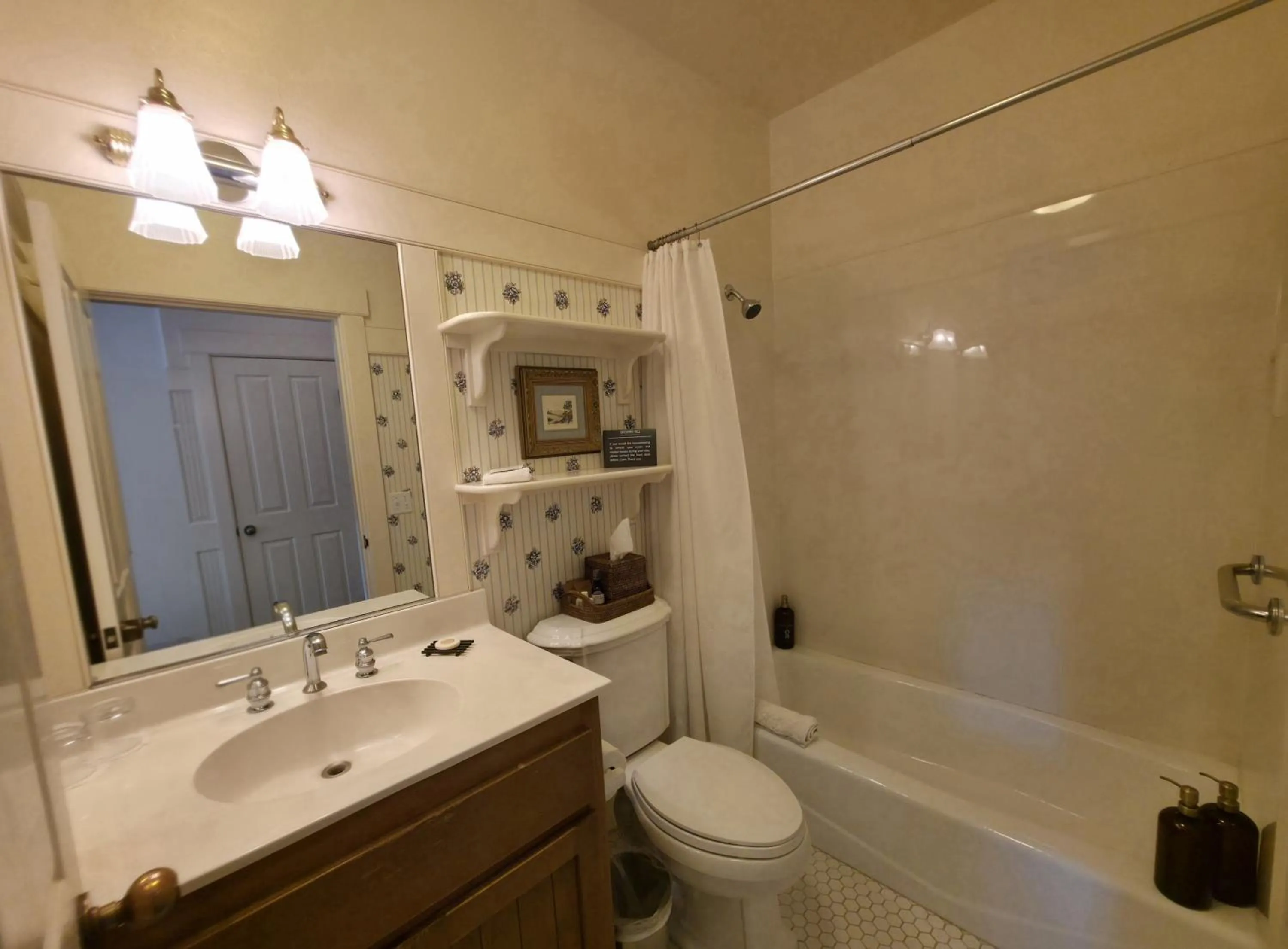 Shower in Orchard Hill