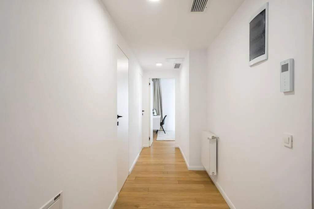 Luxurious Central New Penthouse + Parking