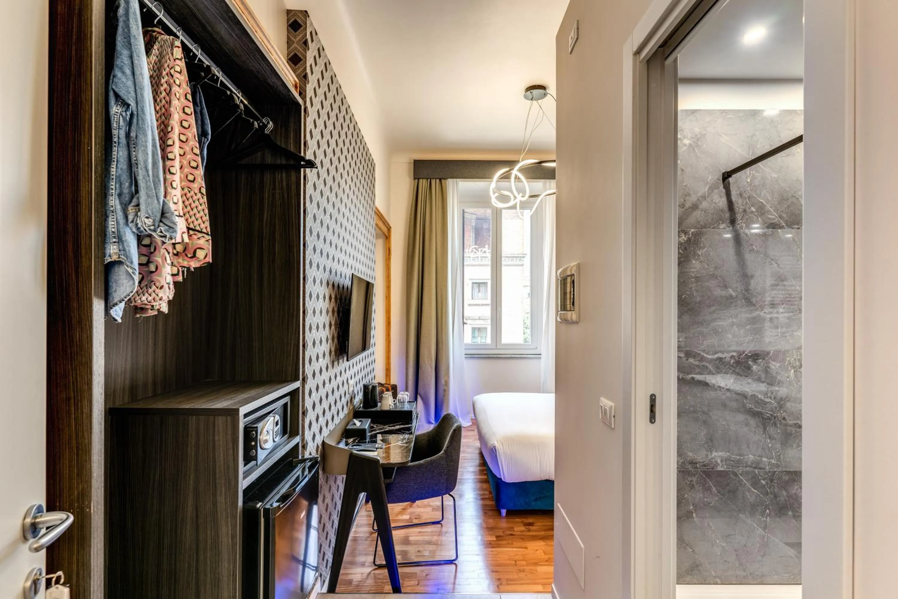 wardrobe in Arenula Suites