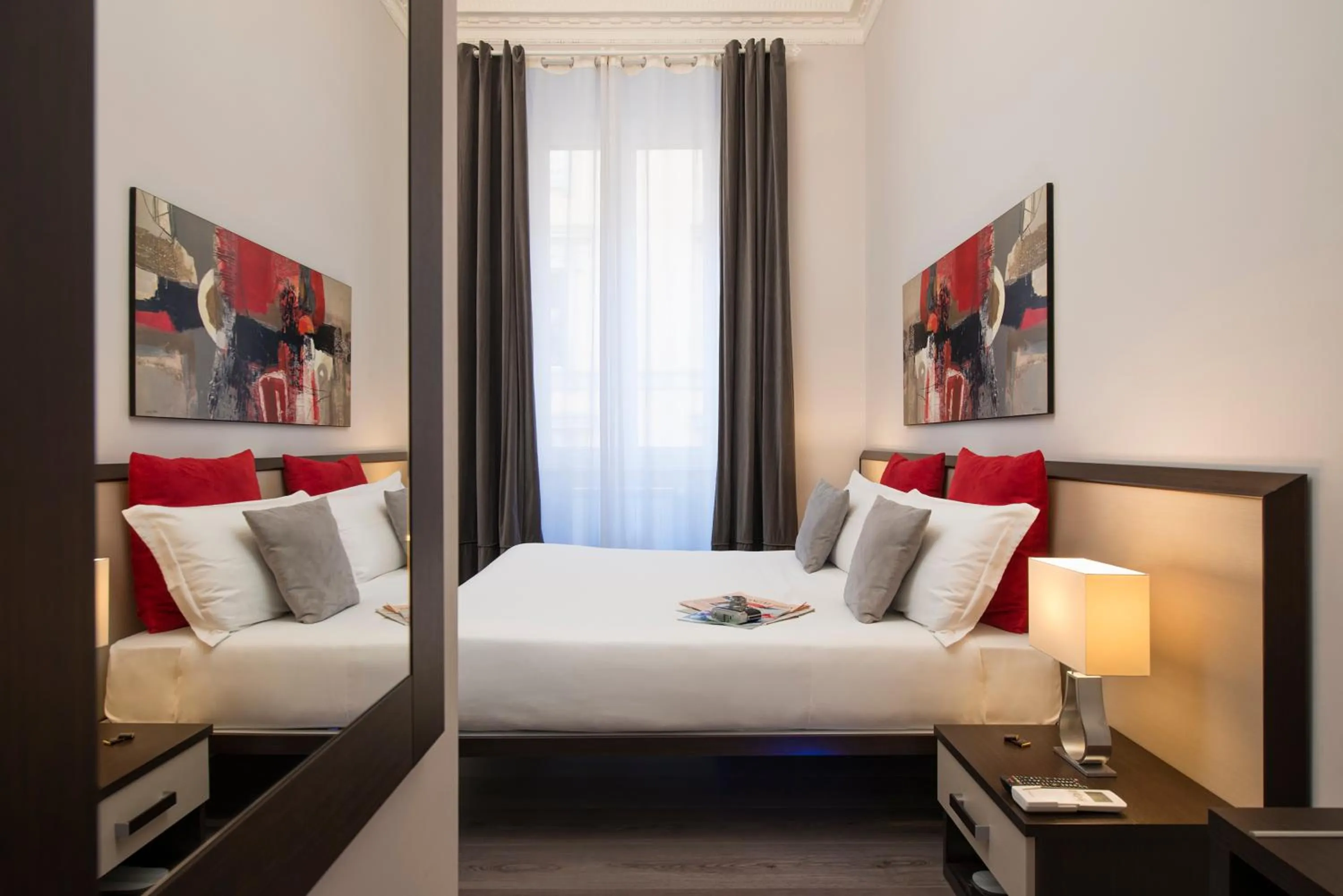 Photo of the whole room, Bed in Arenula Suites