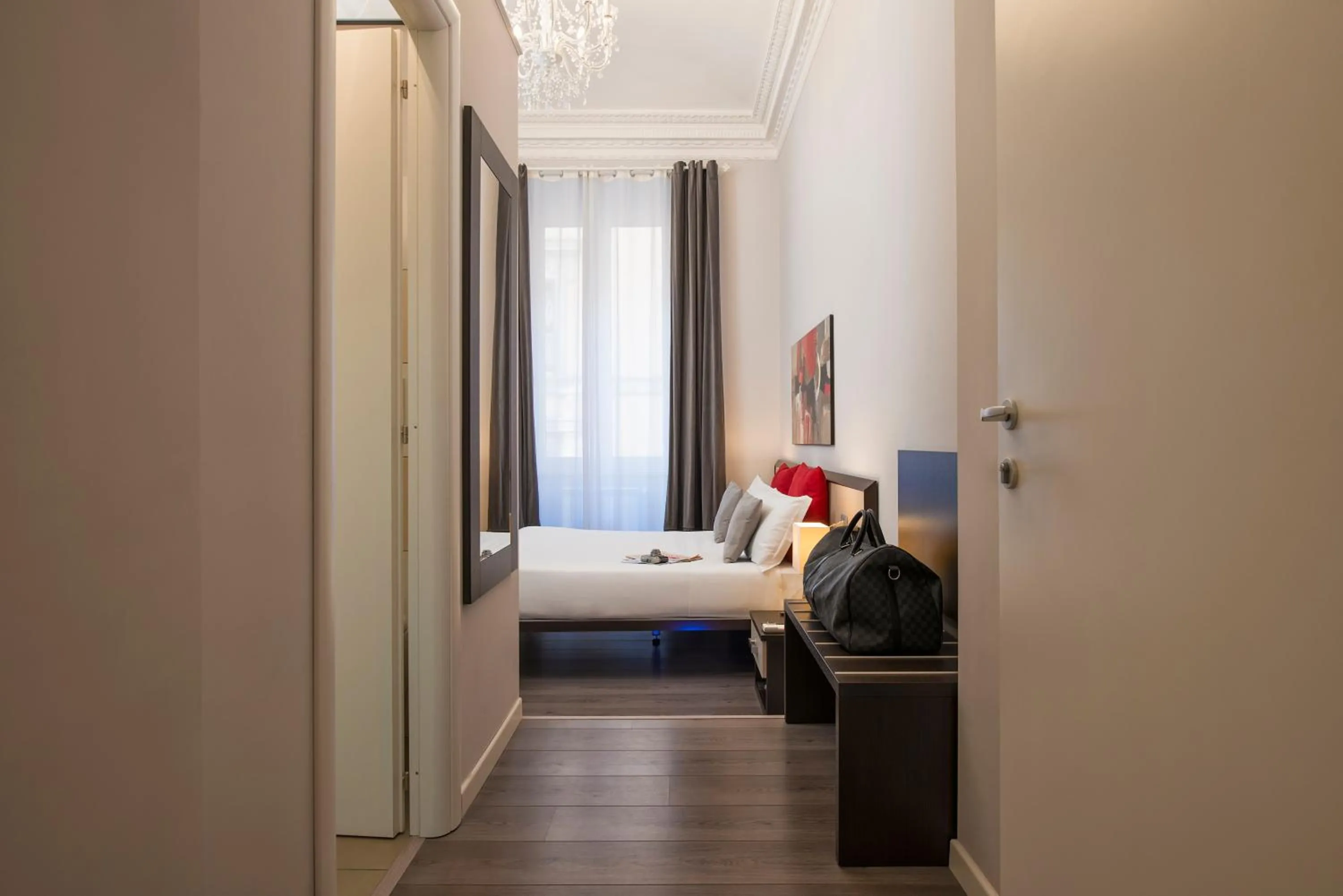 Photo of the whole room, Bed in Arenula Suites