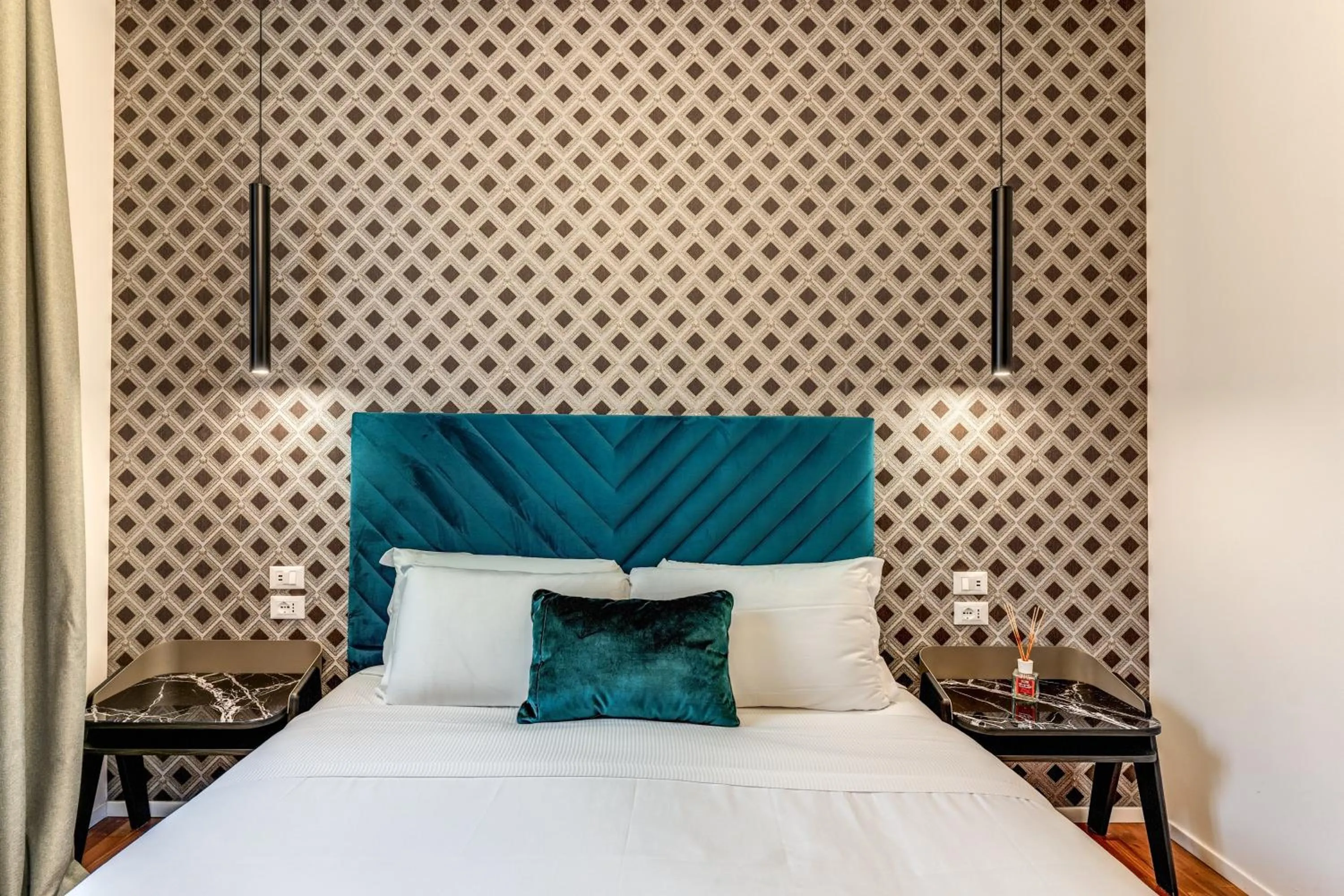 Photo of the whole room, Bed in Arenula Suites