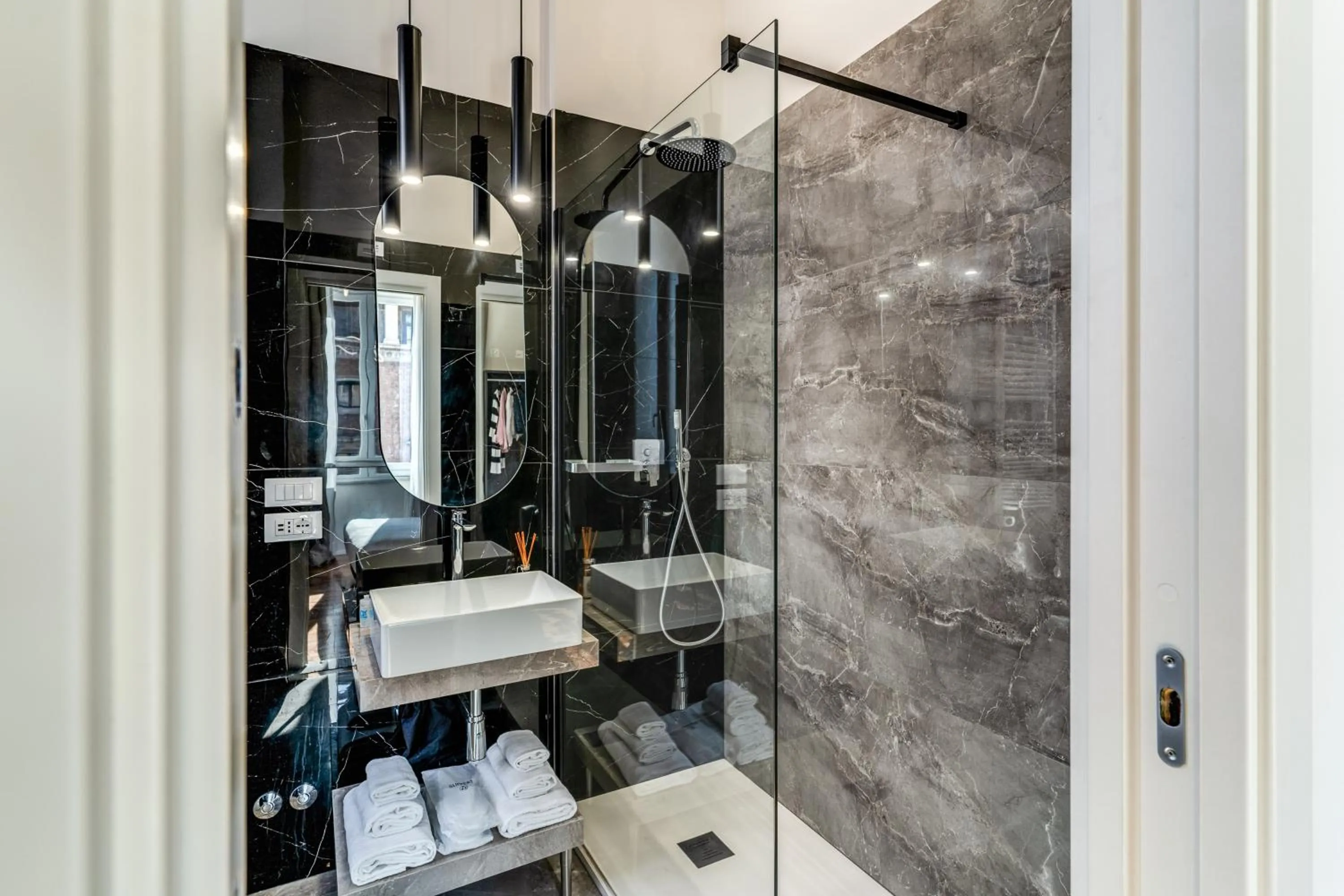 Shower in Arenula Suites