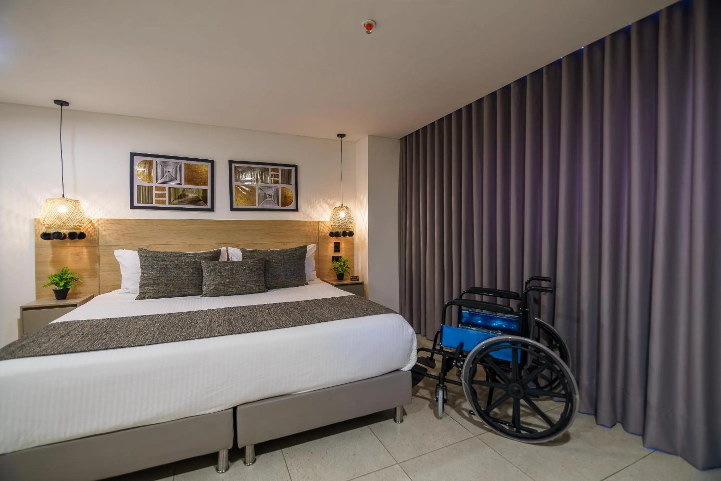 Double Room - Disability Access in First Class Hotel