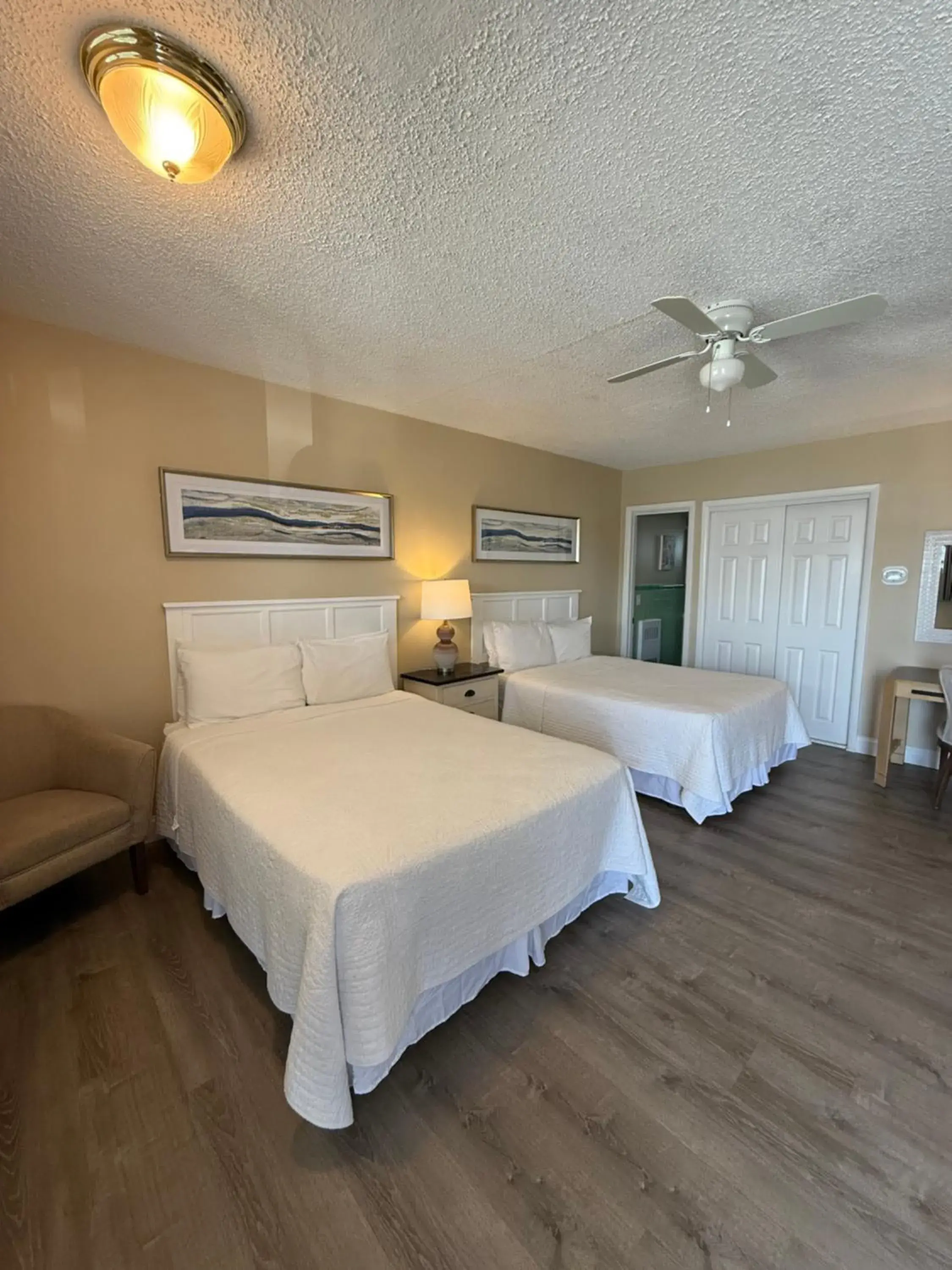 Standard Double Room in Point Pleasant Manor Standard Double Room in Point Pleasant Manor