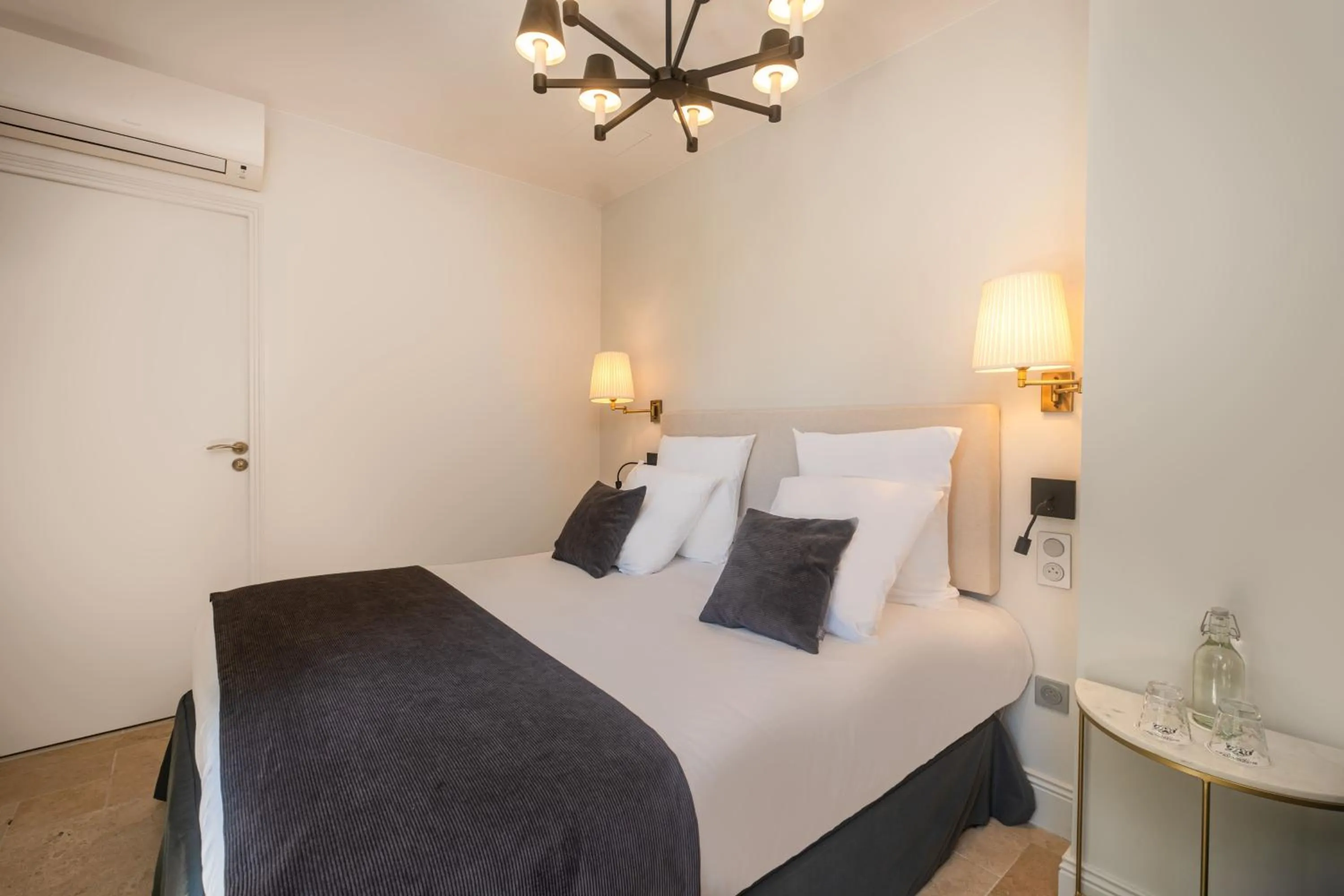 Bedroom, Bed in Domaine de la Commanderie de Ballan