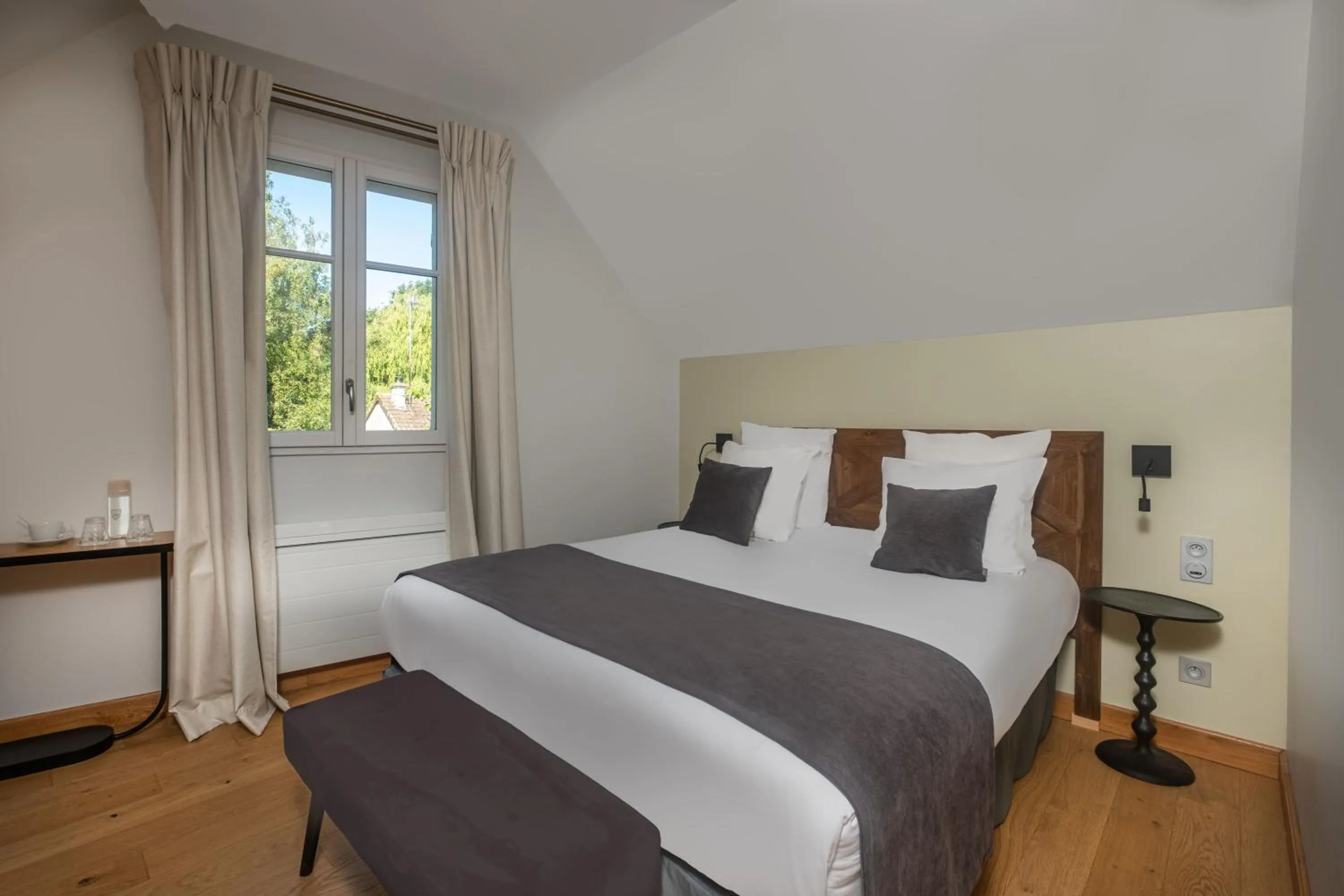 Photo of the whole room, Bed in Domaine de la Commanderie de Ballan