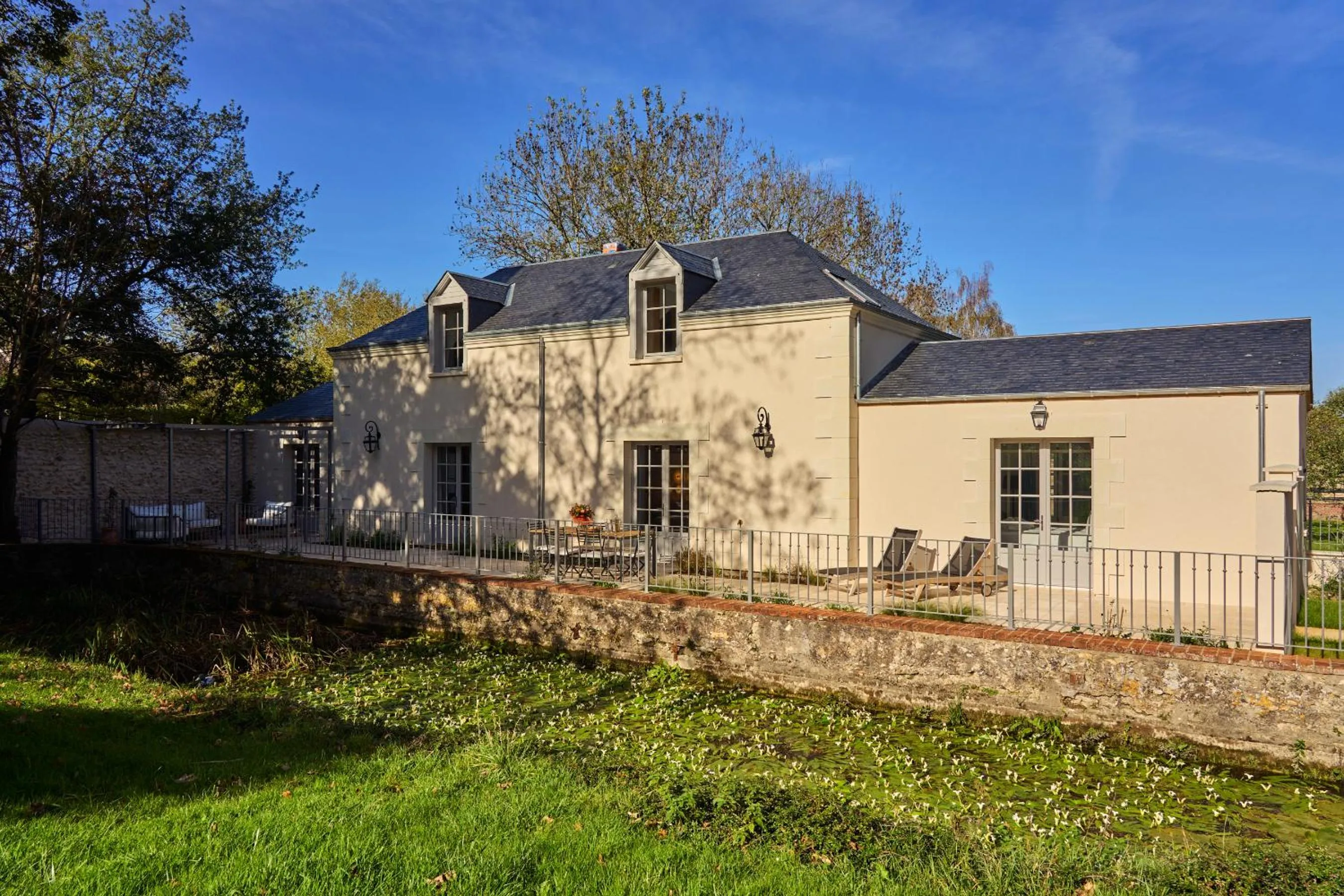 Property building in Domaine de la Commanderie de Ballan