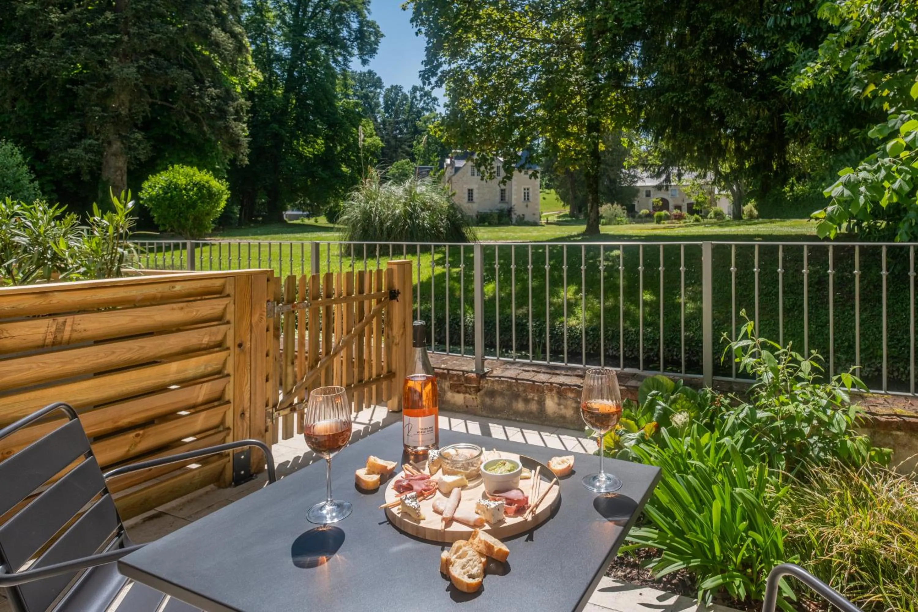 Balcony/Terrace in Domaine de la Commanderie de Ballan
