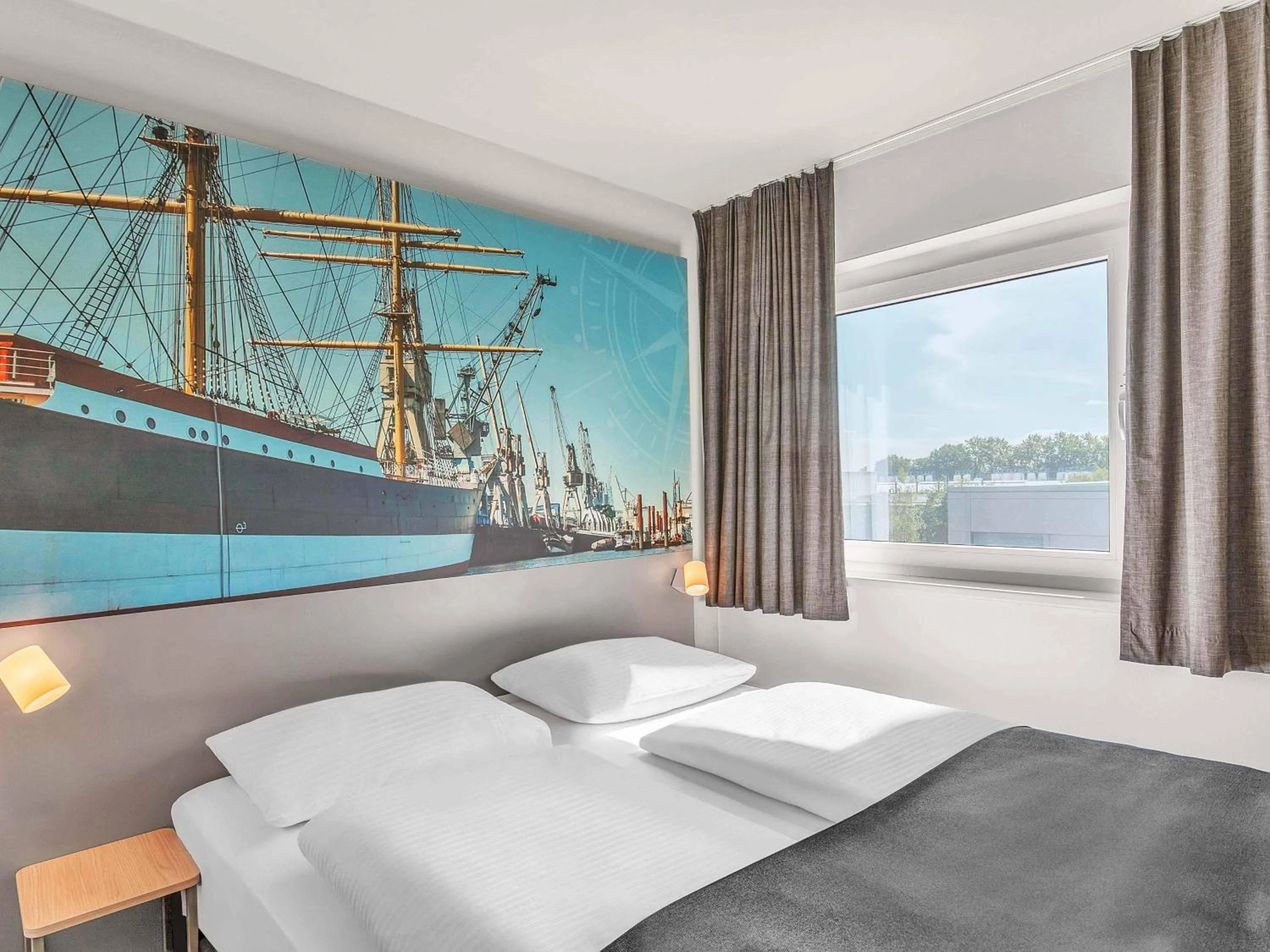 Photo of the whole room, Bed in B&B Hotel Hamburg-Harburg