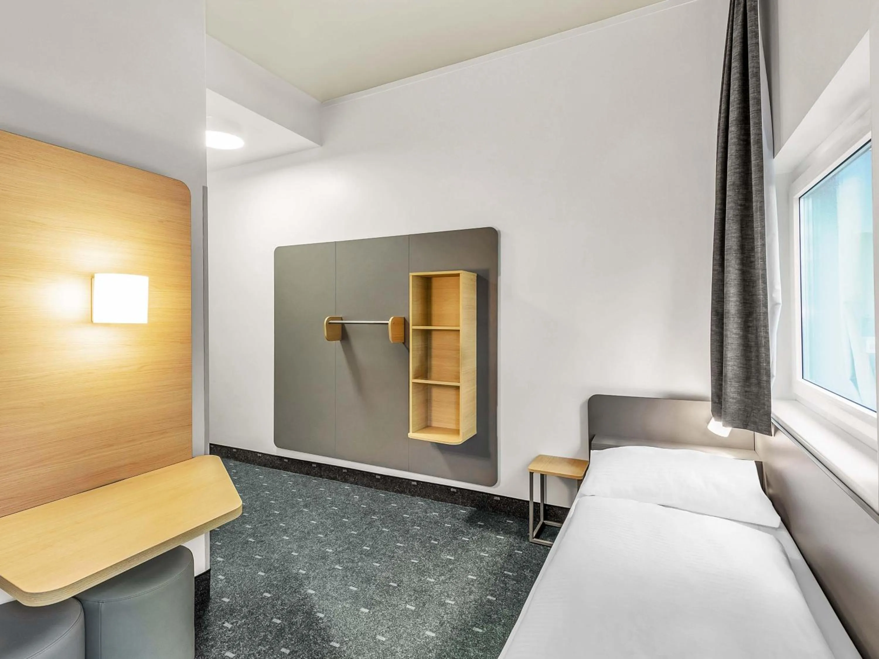 Photo of the whole room, Bed in B&B Hotel Hamburg-Harburg