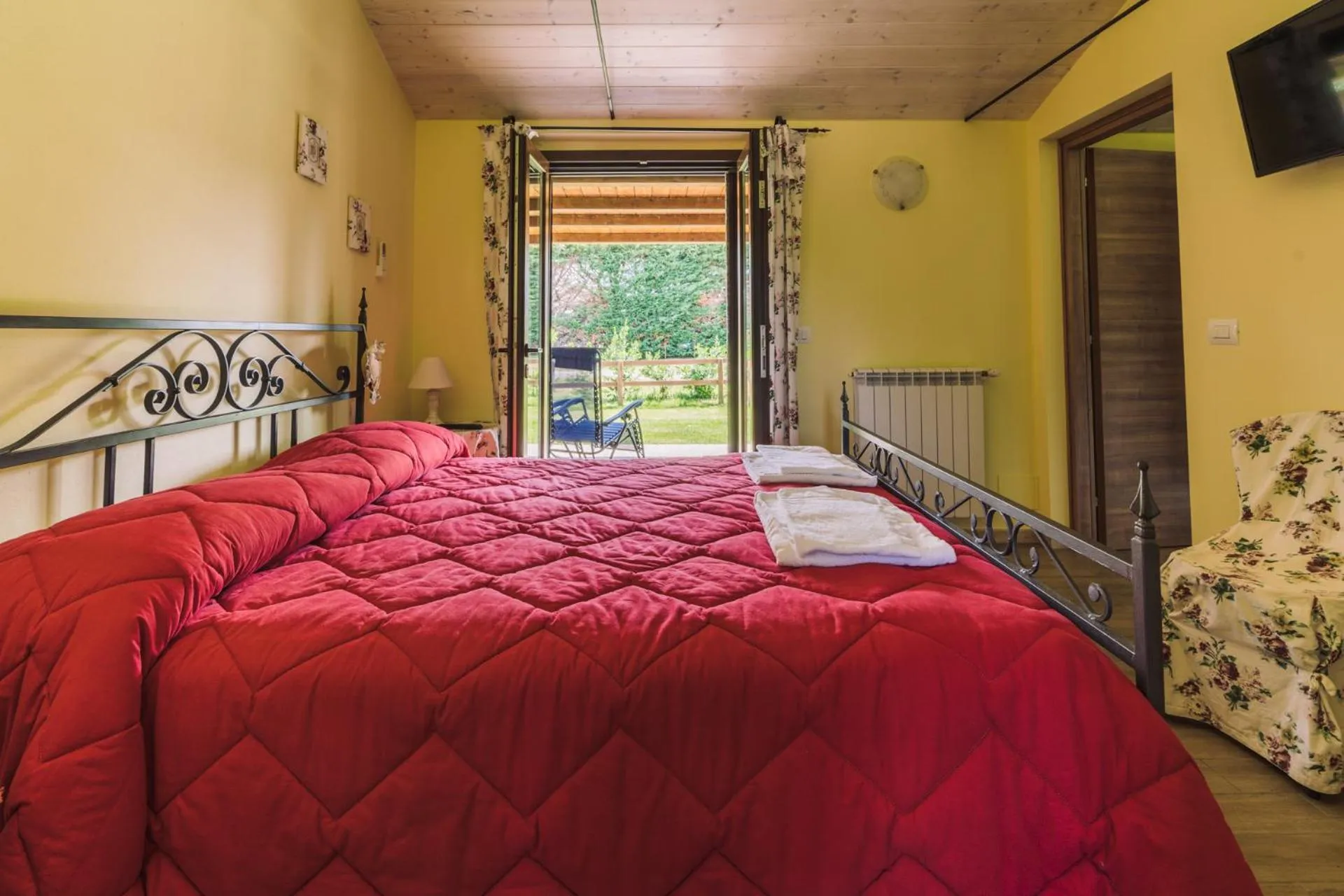Bedroom, Bed in Agriturismo il Laghetto