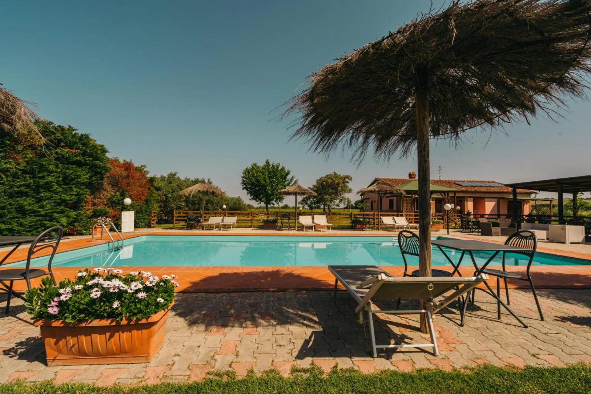 Swimming pool in Agriturismo il Laghetto