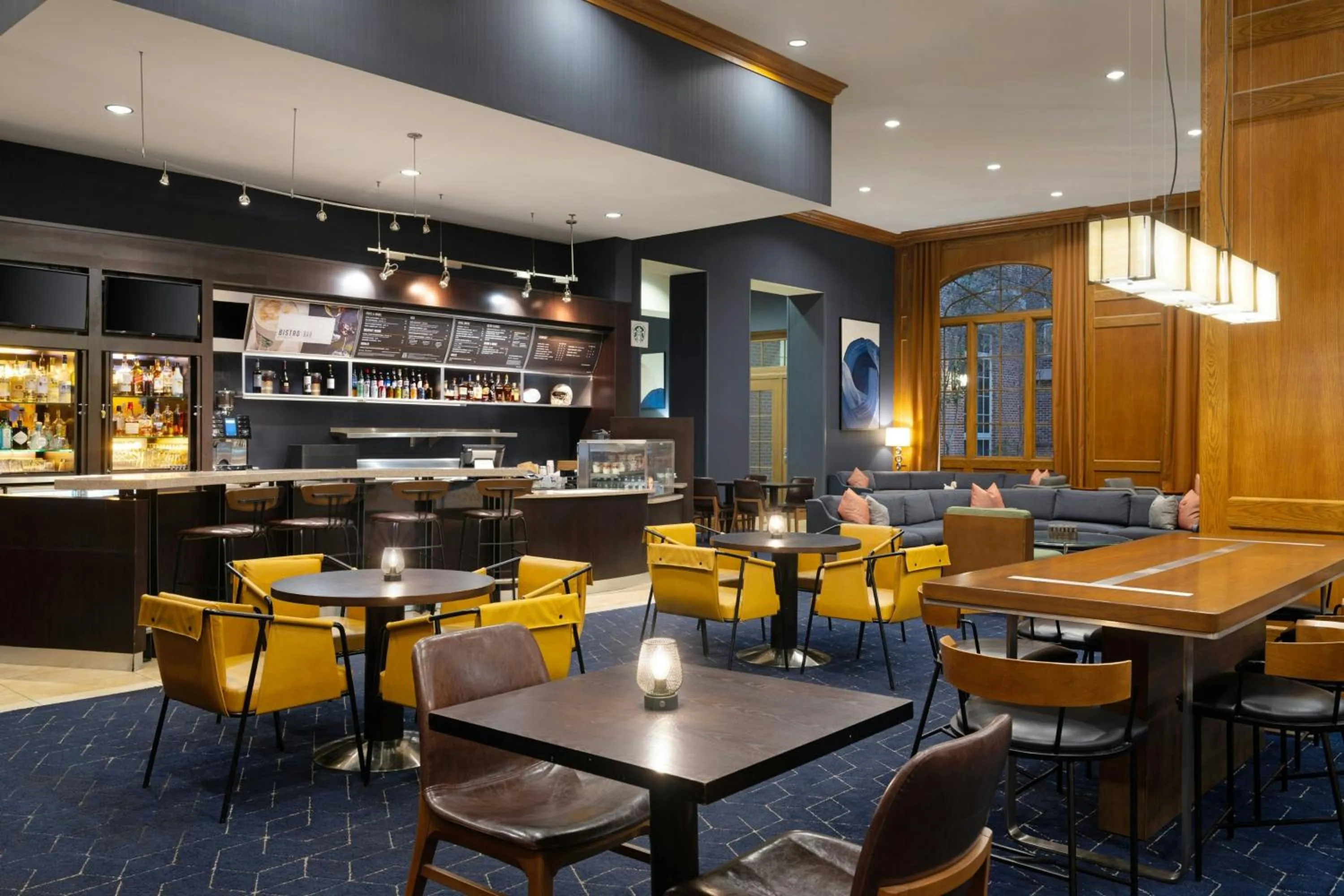 Restaurant/places to eat in Courtyard by Marriott Nashville Green Hills