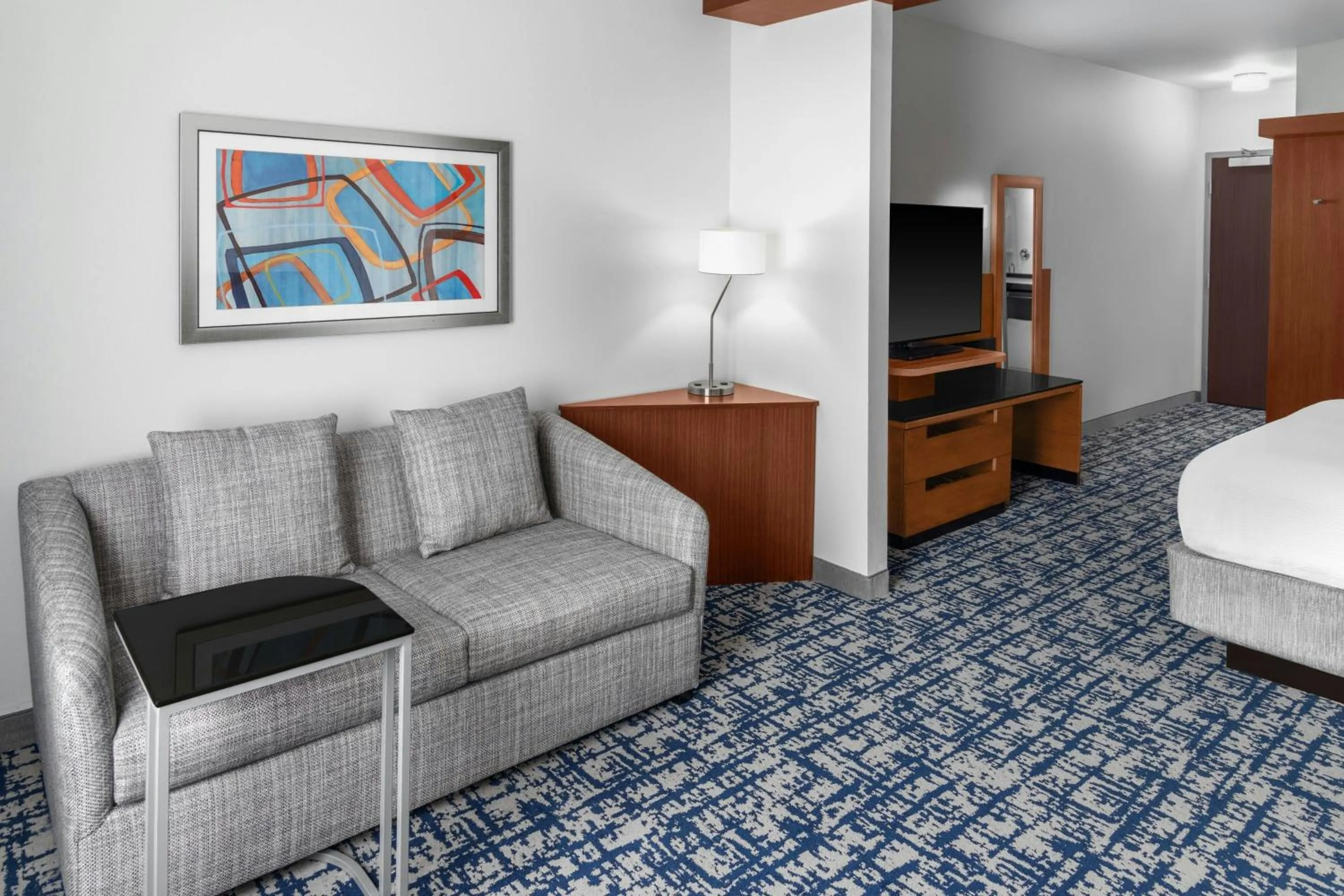 Living room, Bed in Fairfield Inn and Suites by Marriott Calhoun