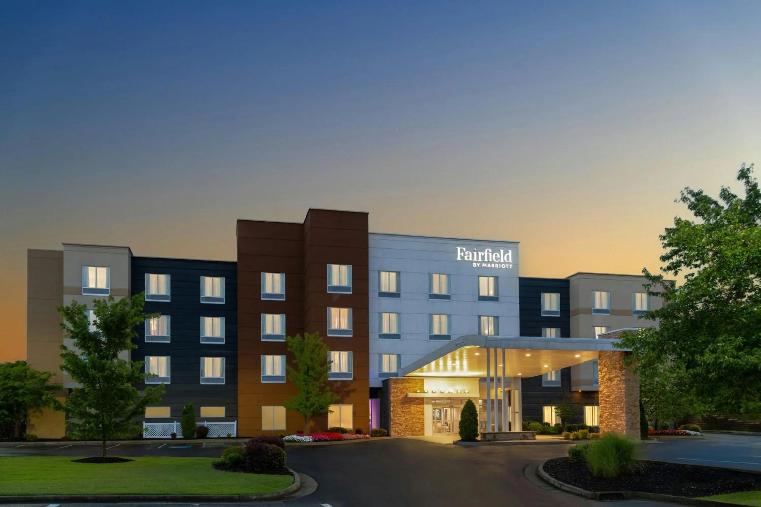 Property building in Fairfield Inn and Suites by Marriott Calhoun
