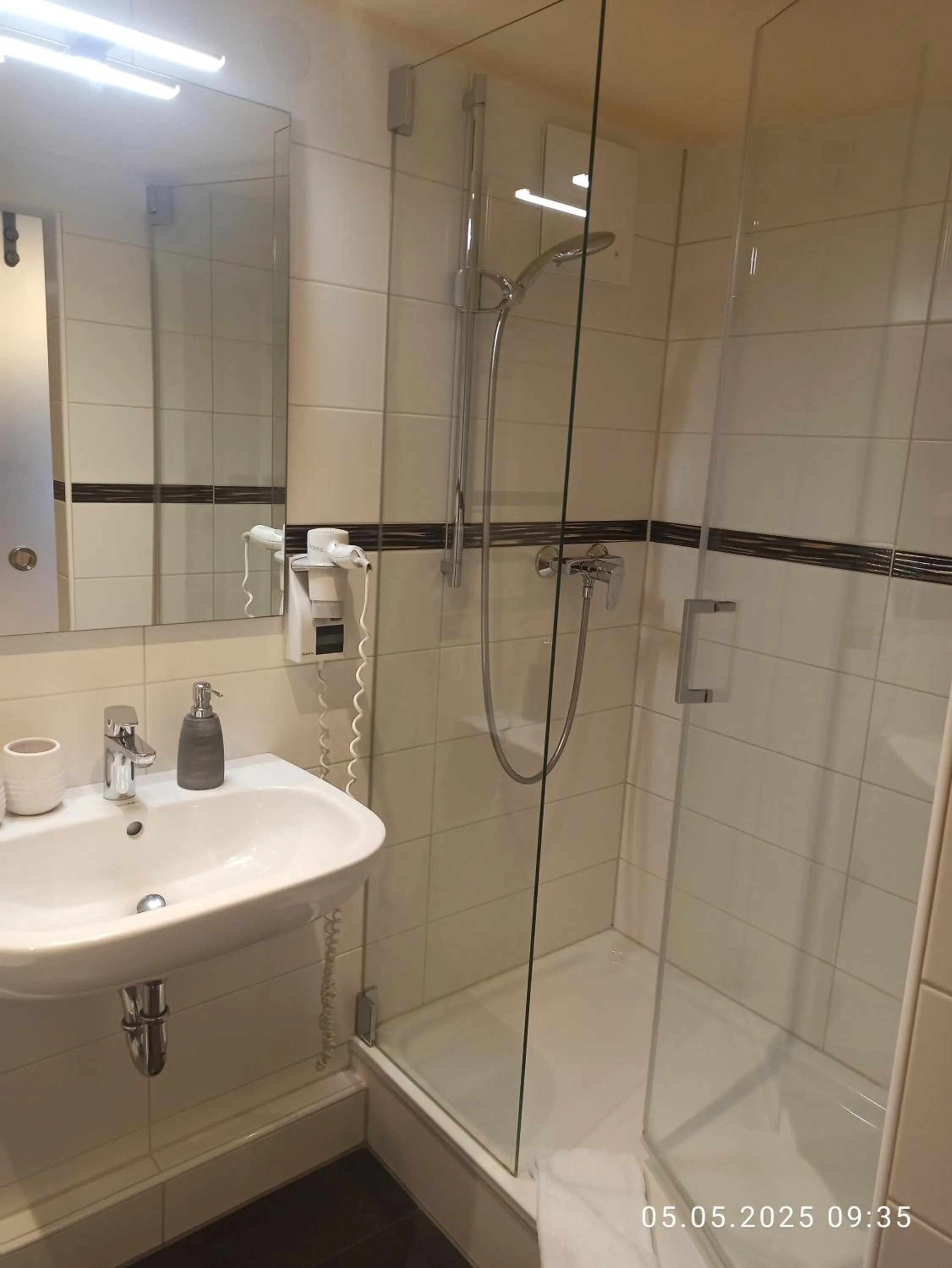 Shower in Gasthof Hirsch