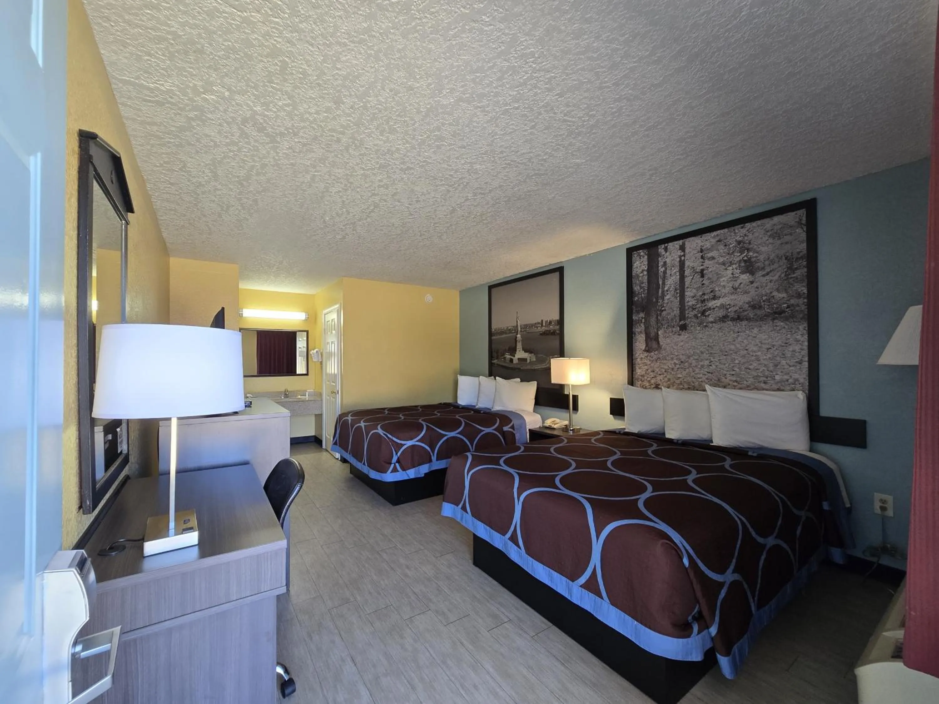 Photo of the whole room, Bed in Super 8 by Wyndham Arkadelphia Caddo Valley Area