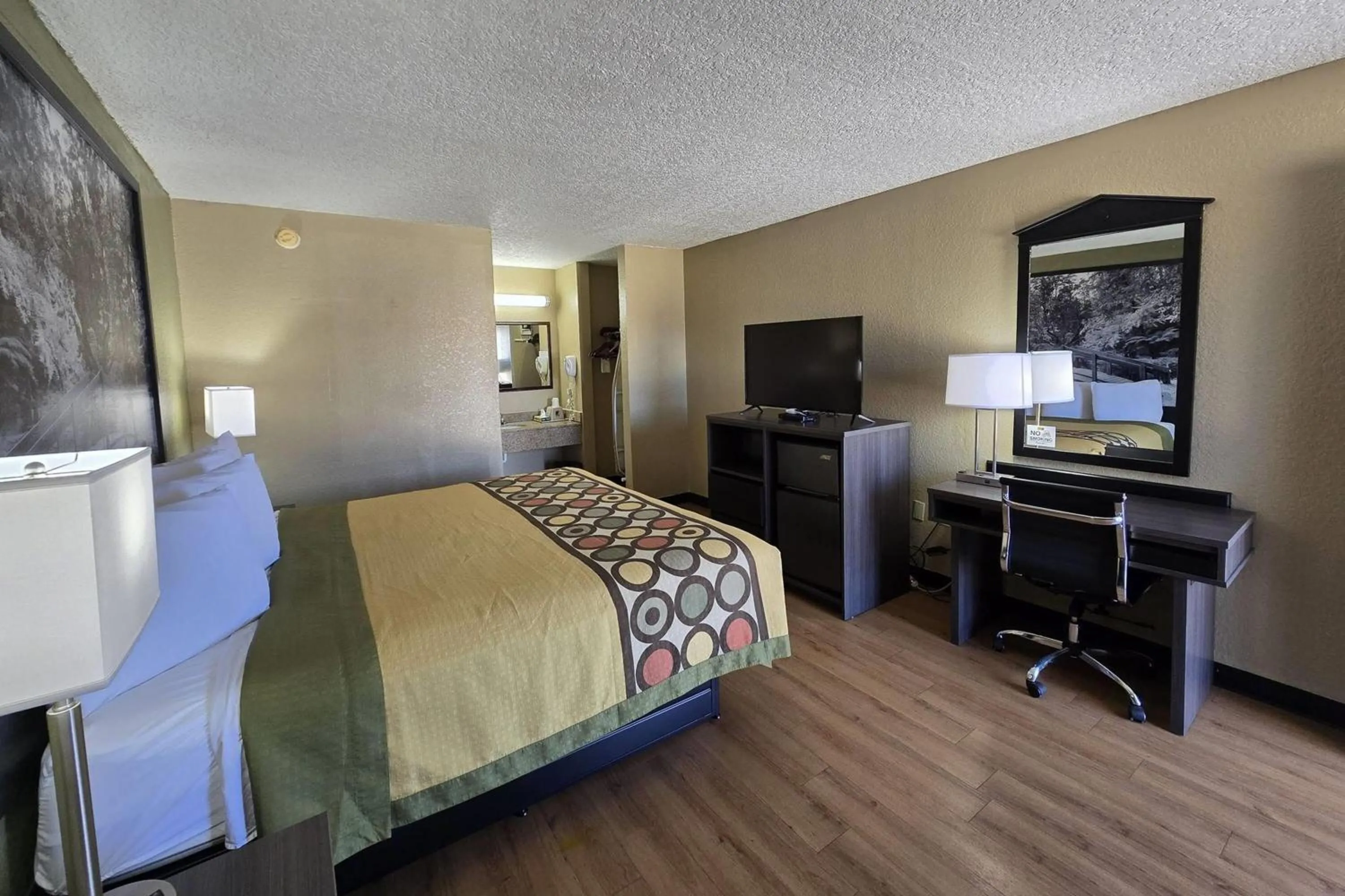 Photo of the whole room, Bed in Super 8 by Wyndham Arkadelphia Caddo Valley Area