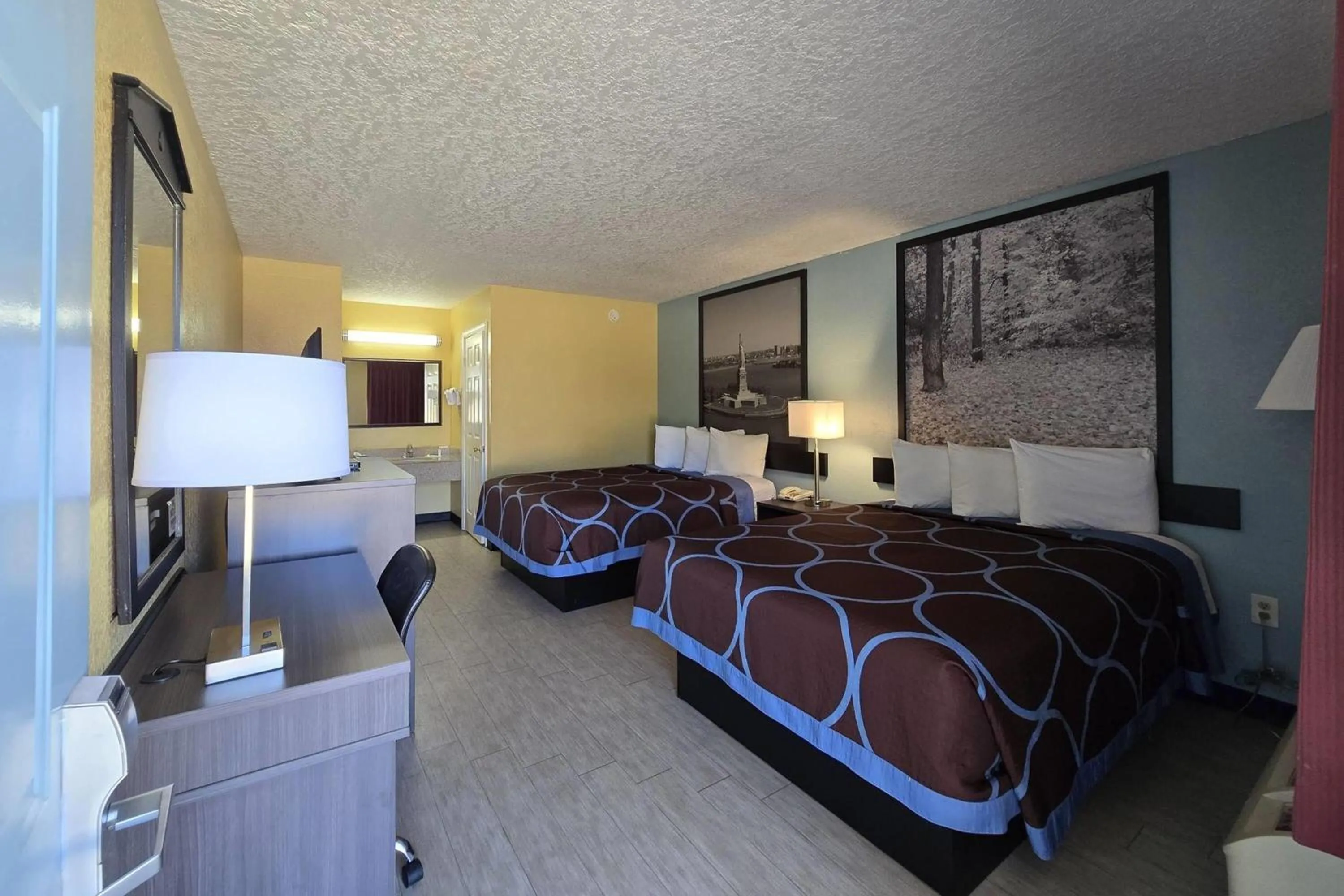 Photo of the whole room, Bed in Super 8 by Wyndham Arkadelphia Caddo Valley Area