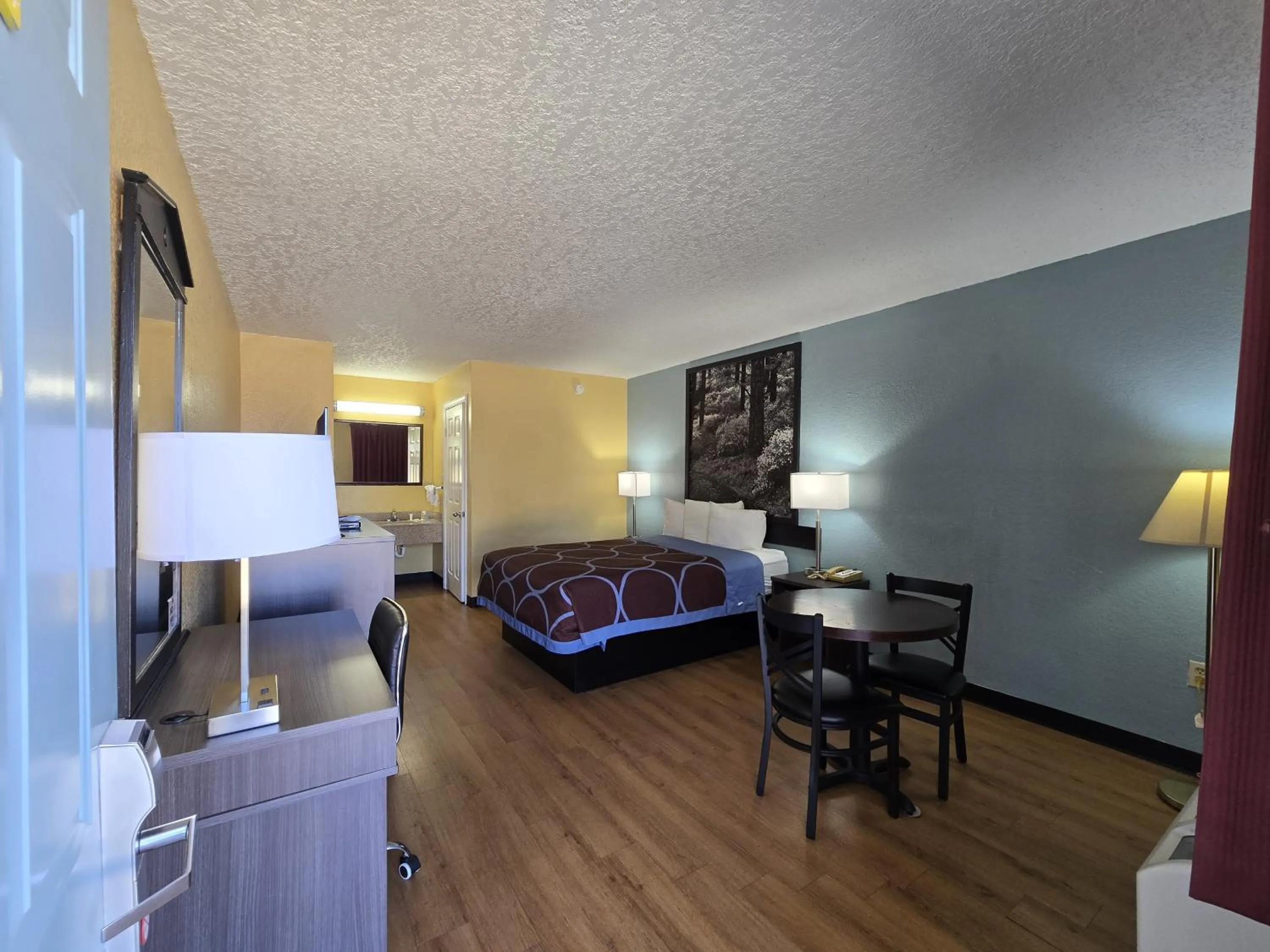 Photo of the whole room, Bed in Super 8 by Wyndham Arkadelphia Caddo Valley Area