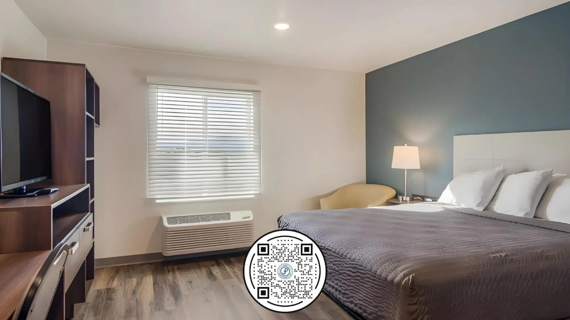 Bed in WoodSpring Suites Libertyville - Chicago