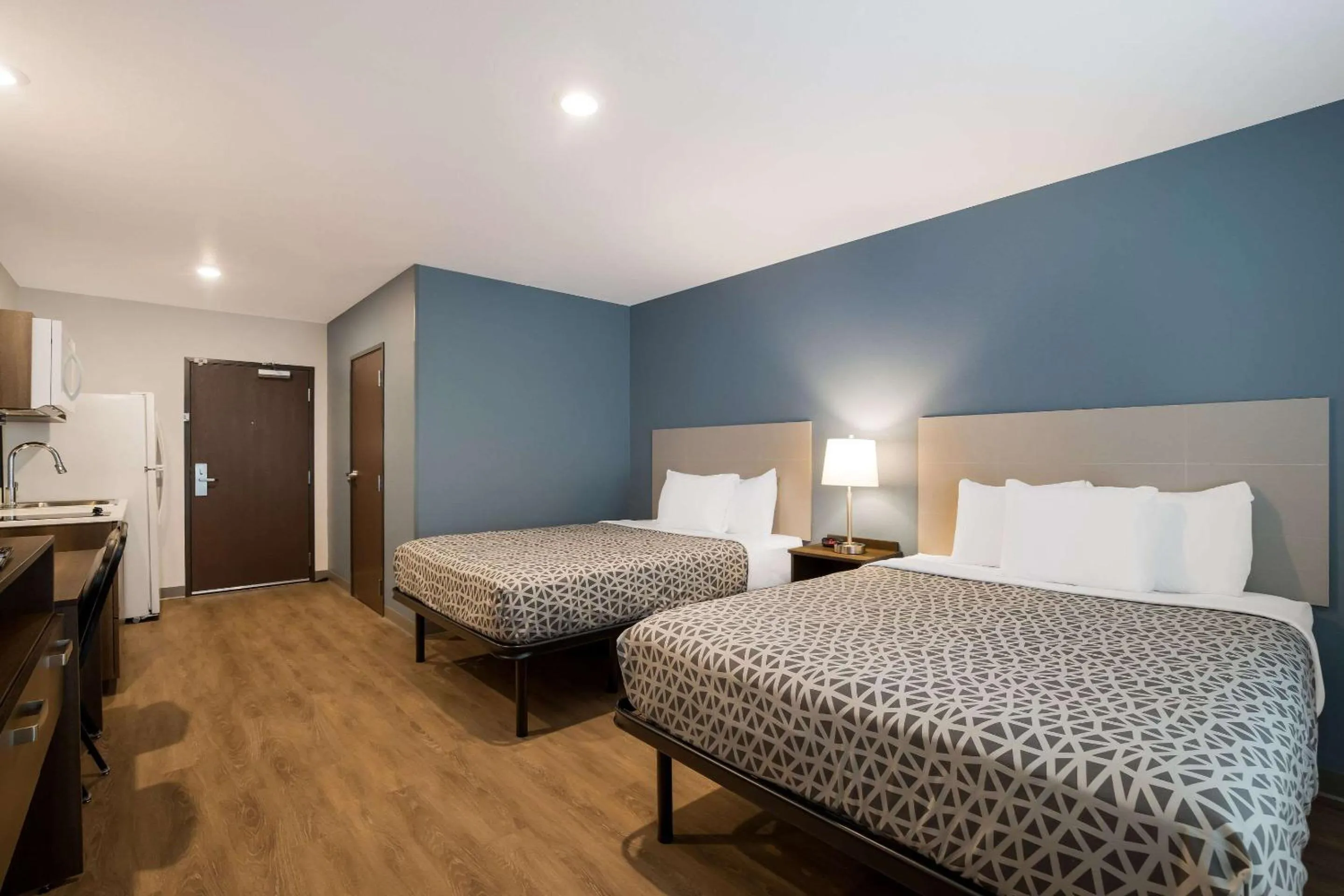 Photo of the whole room, Bed in WoodSpring Suites Moreno Valley