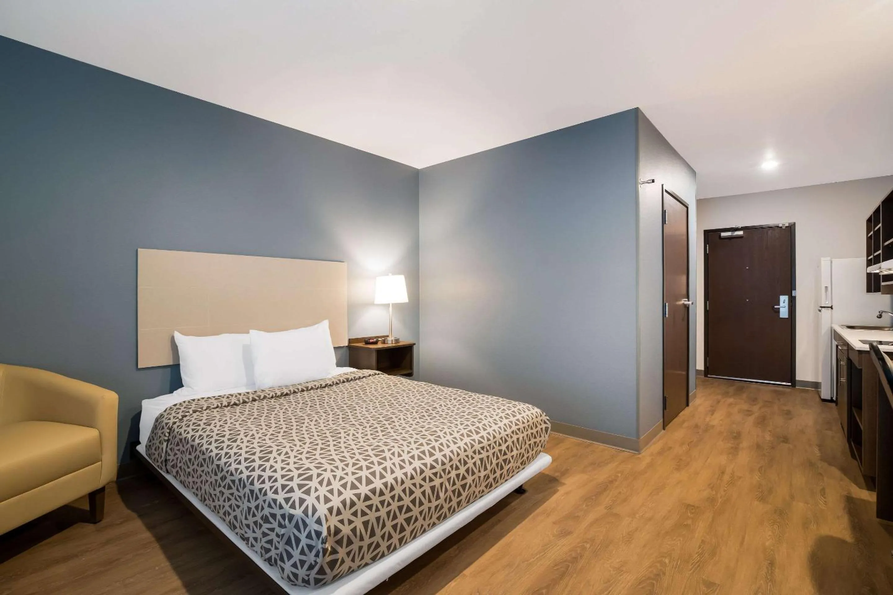 Photo of the whole room, Bed in WoodSpring Suites Moreno Valley