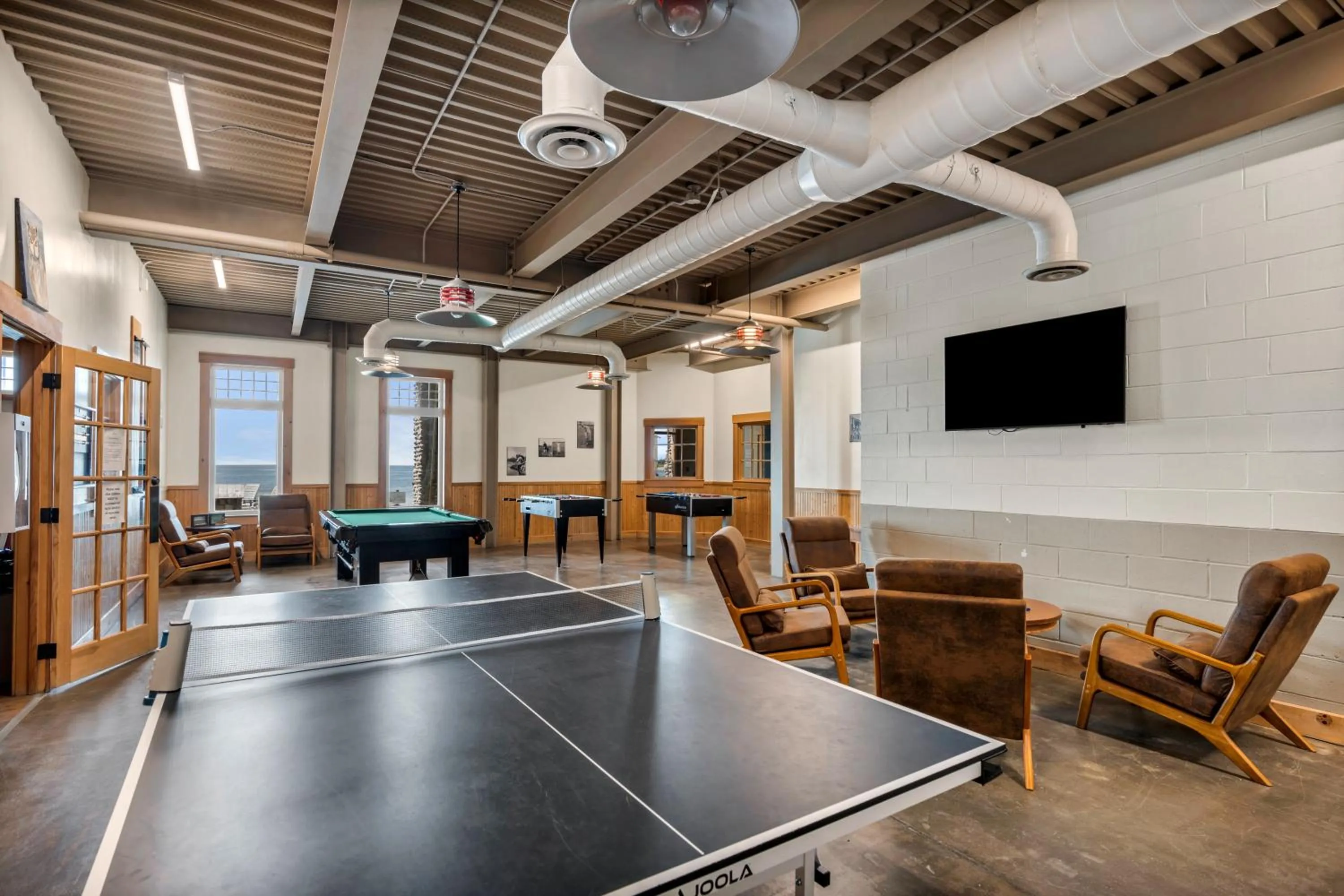 Communal lounge/ TV room in White Point Beach Resort