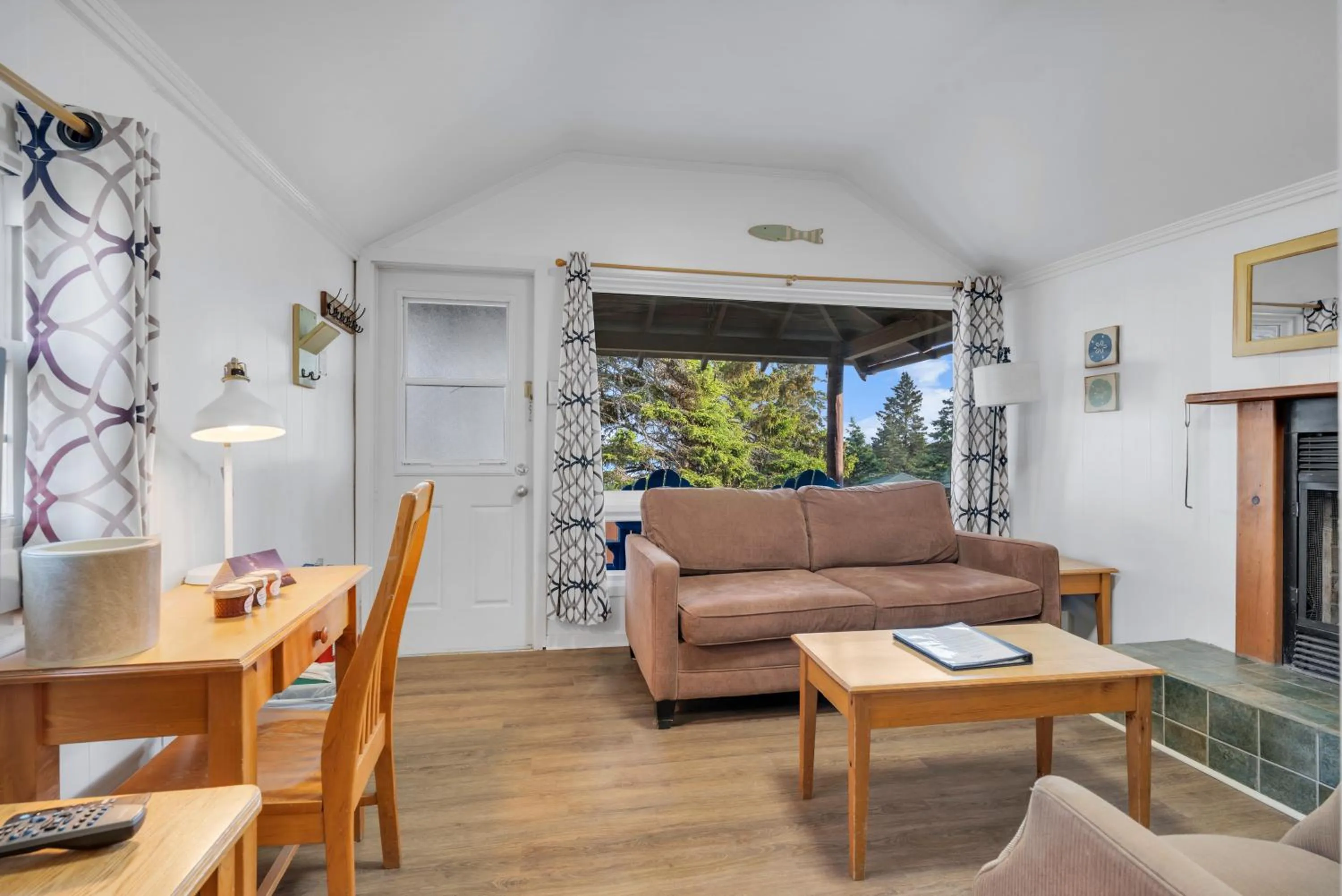 Living room in White Point Beach Resort
