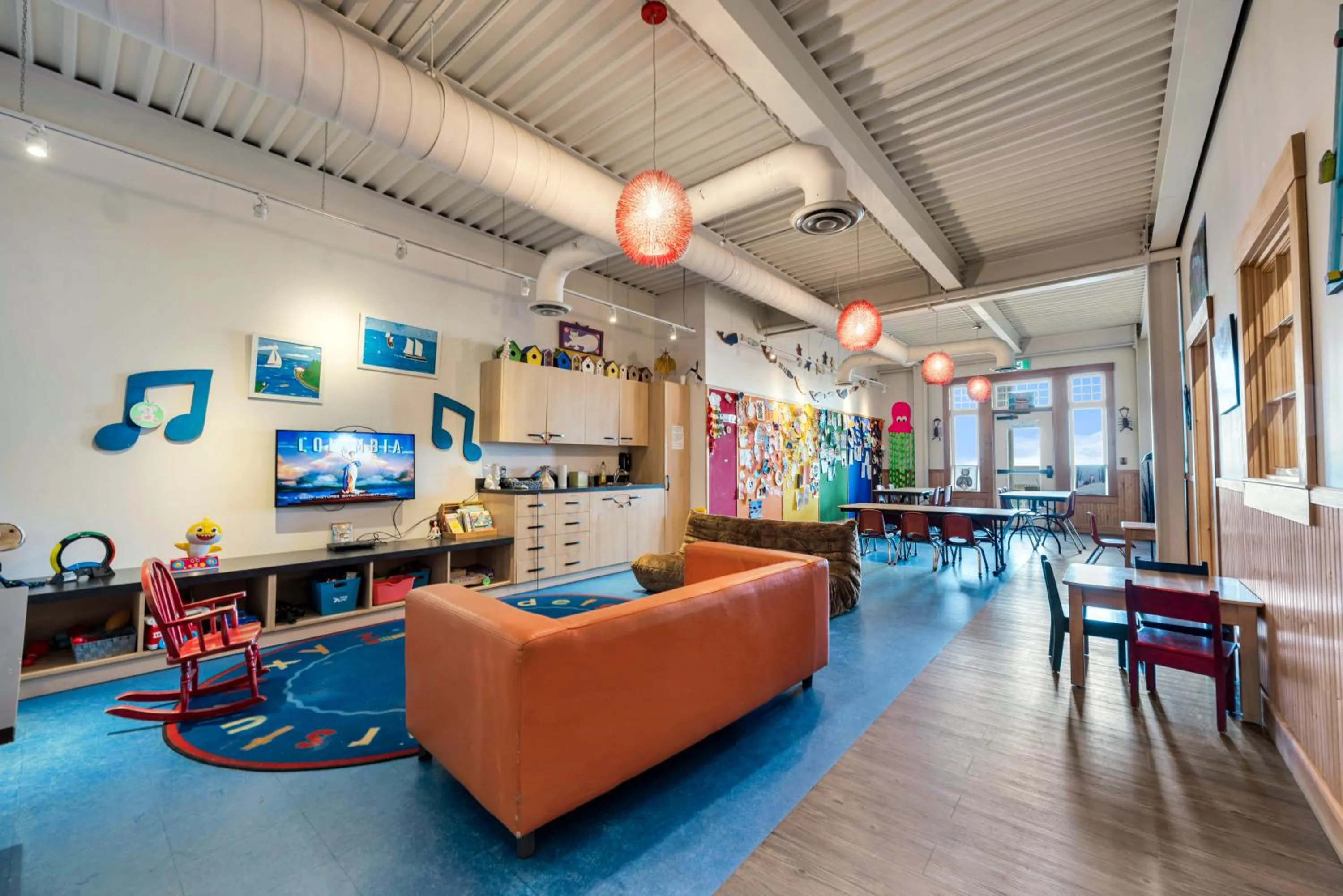 Communal lounge/ TV room in White Point Beach Resort