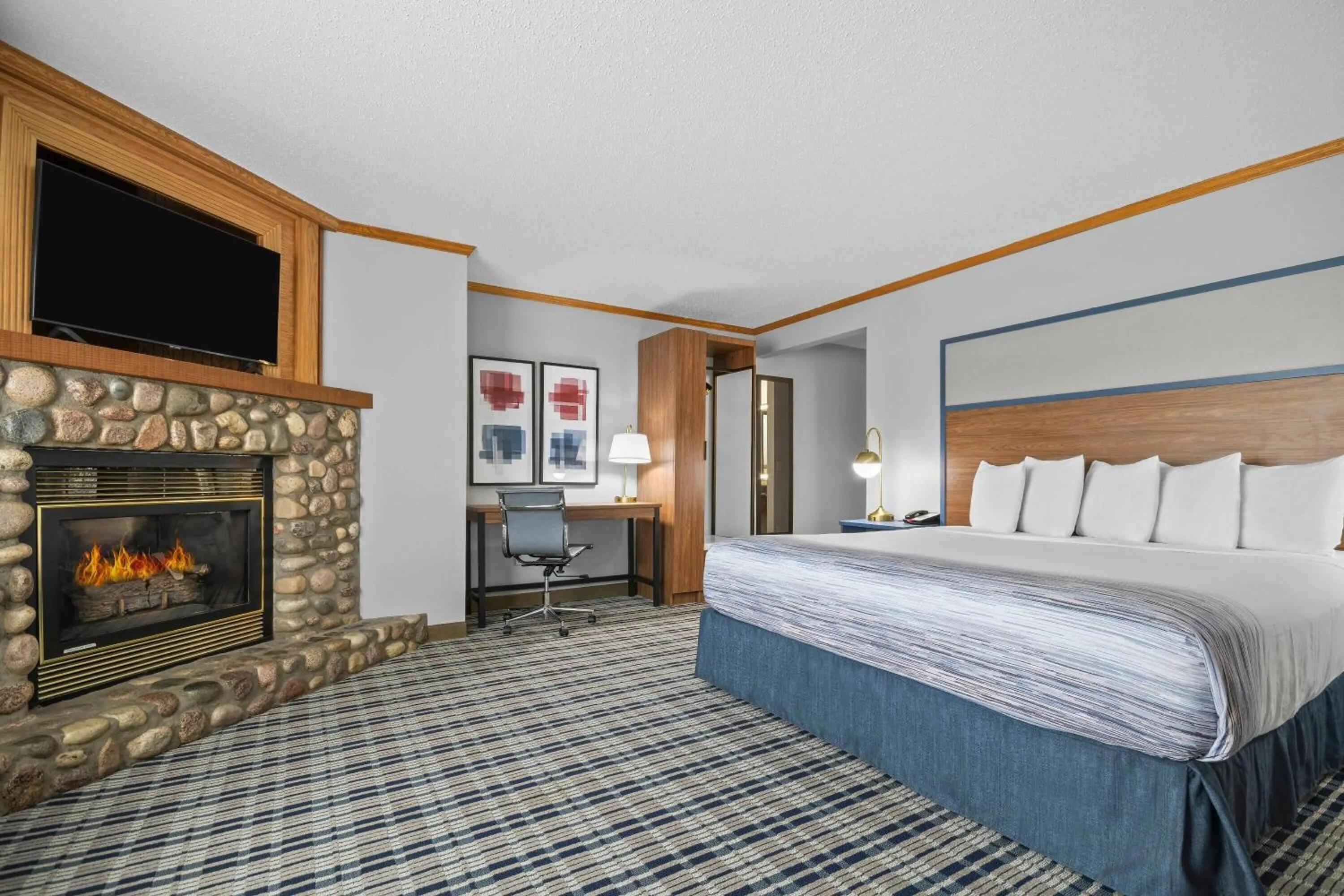 Photo of the whole room, Bed in AmericInn by Wyndham Virginia