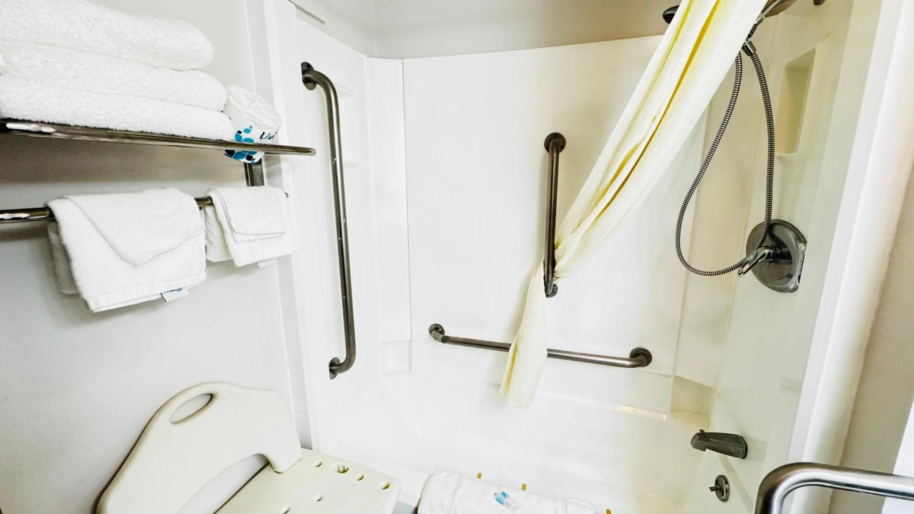 acessibility in Super 8 by Wyndham North Platte