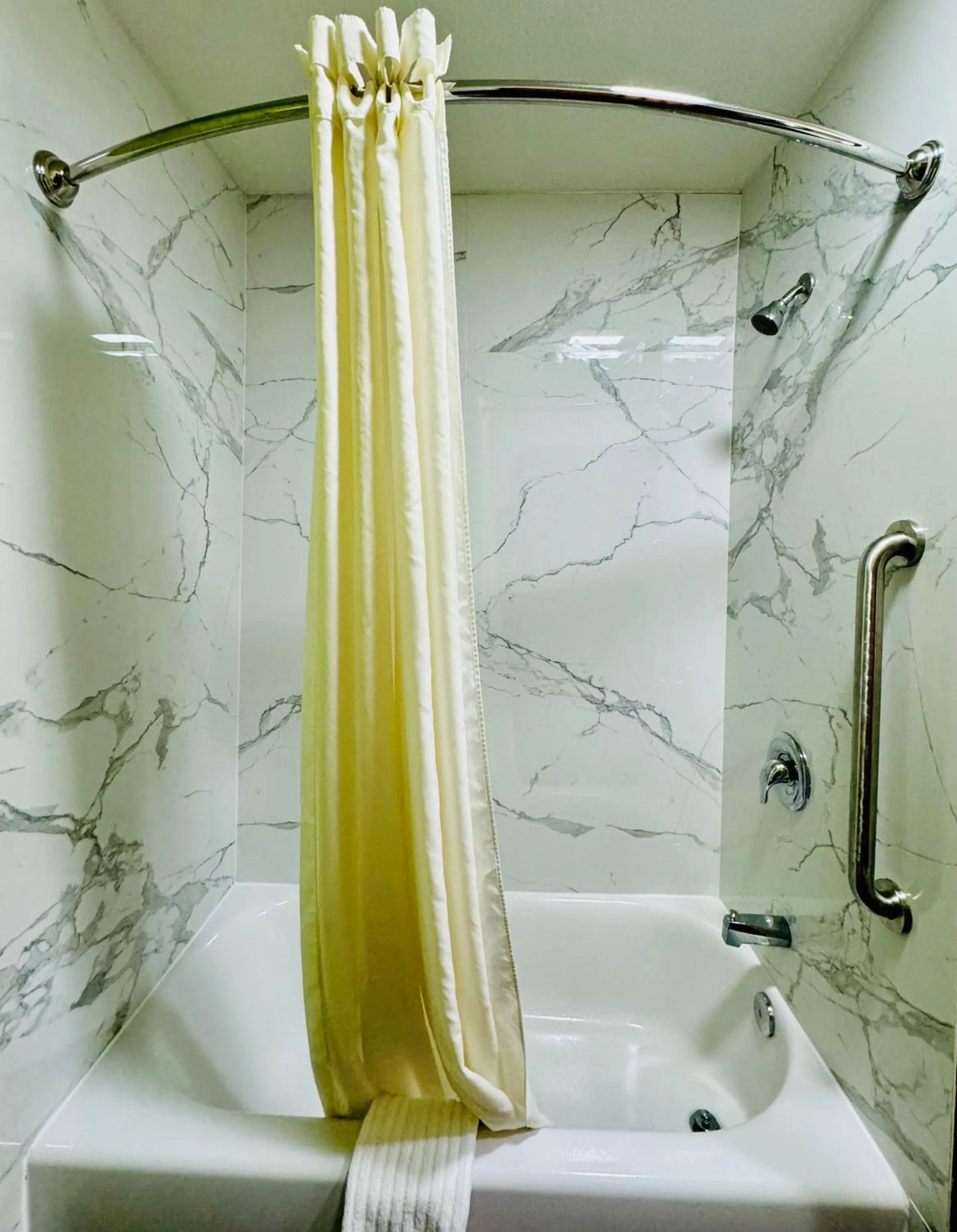 Shower in Quality Inn Sulphur - Lake Charles