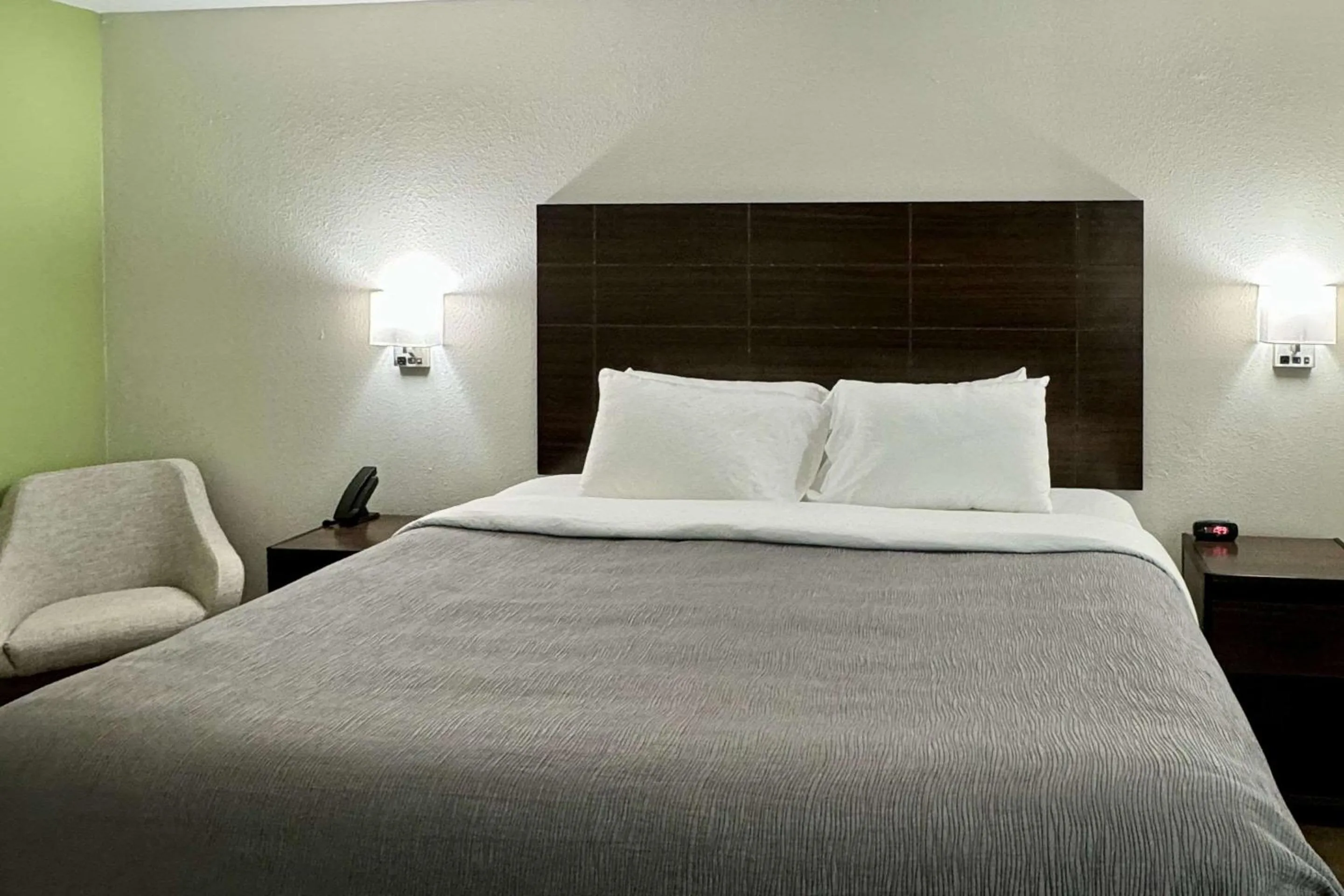 Bedroom, Bed in Quality Inn