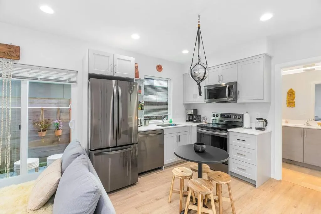 The Sweetest Suite - 91 Walkscore!