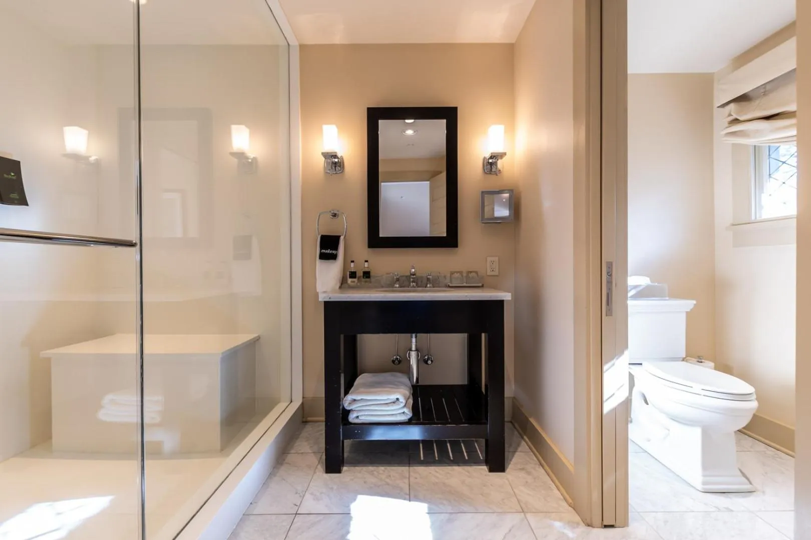 Shower in Stonehurst Place Bed & Breakfast