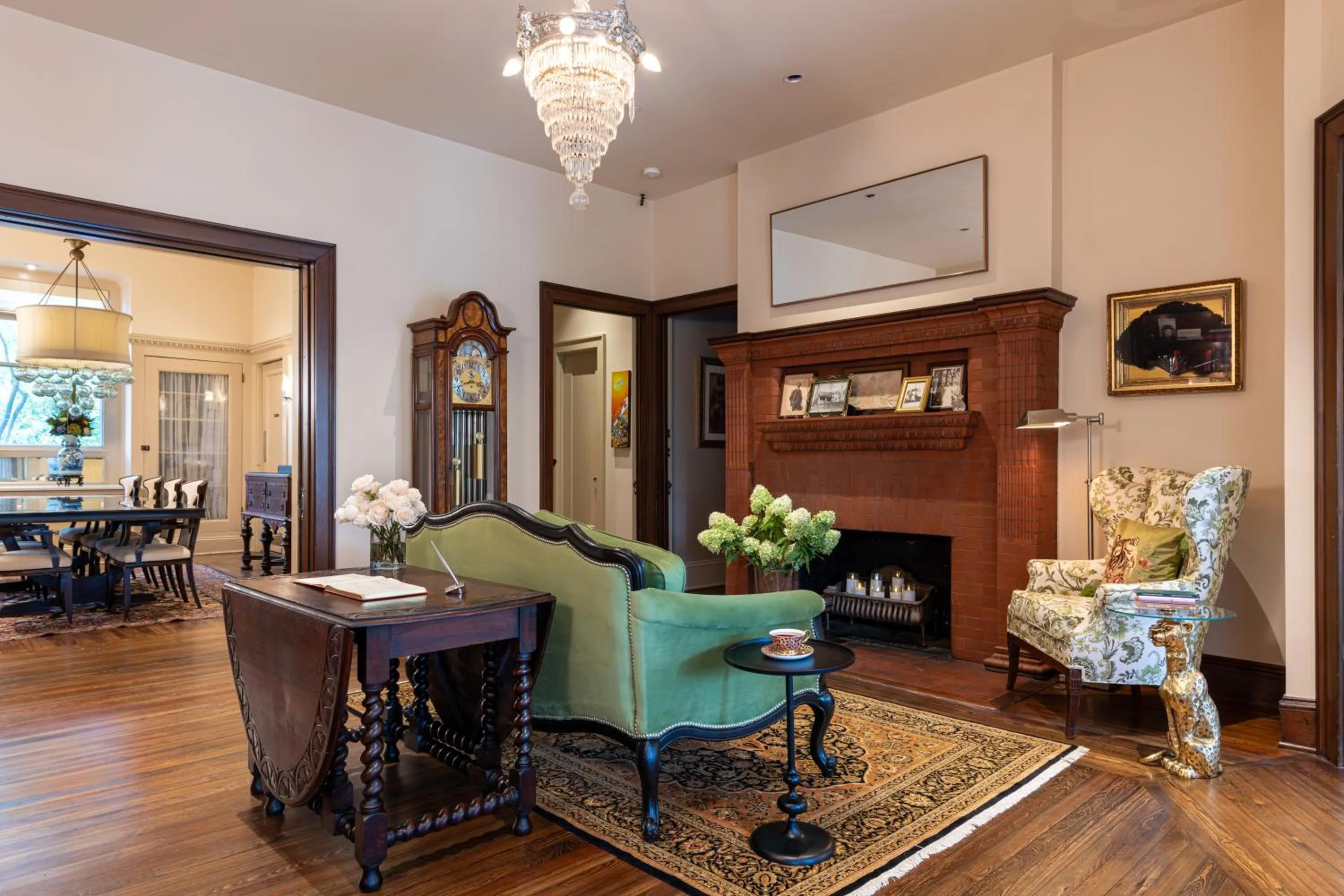 Seating area in Stonehurst Place Bed & Breakfast