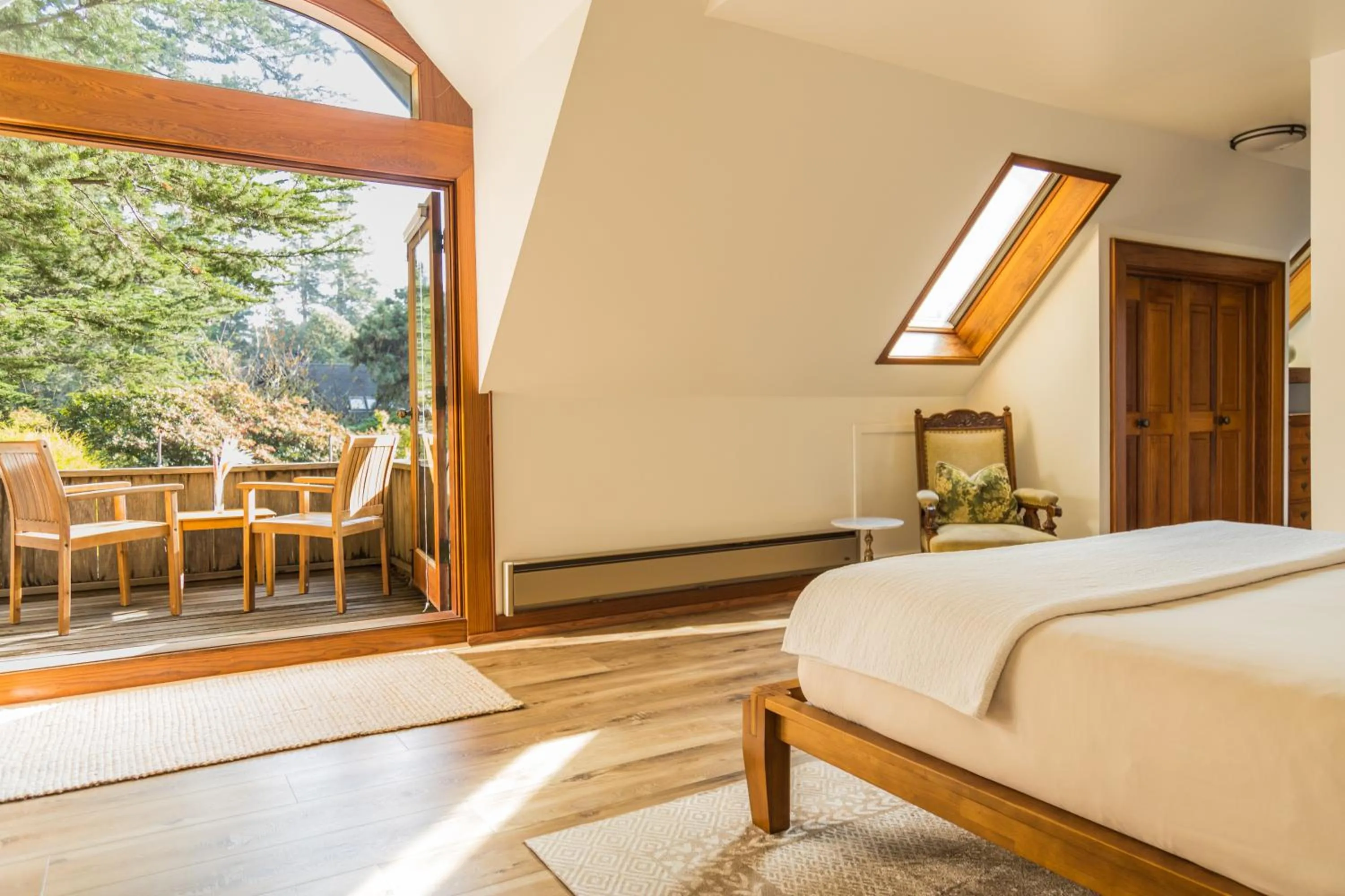 Patio, Bed in SCP Mendocino Inn and Farm