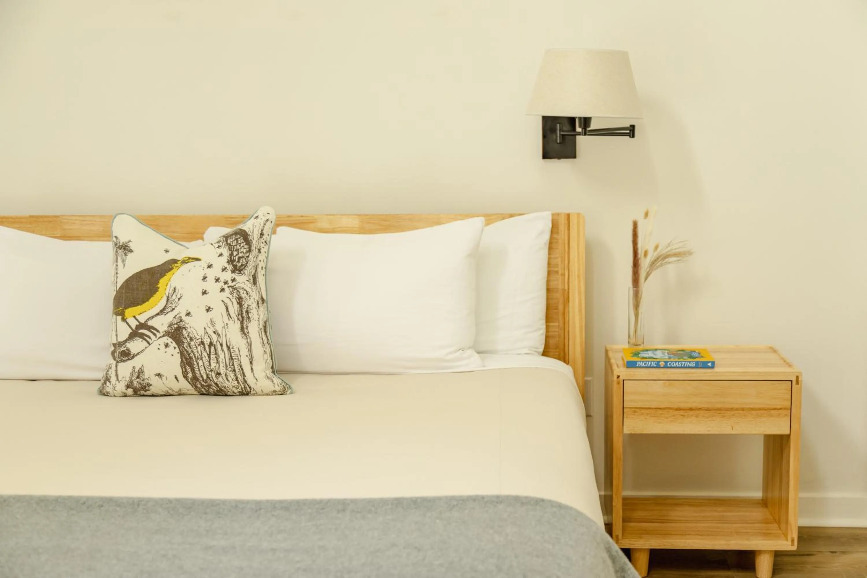 Bed in SCP Mendocino Inn and Farm