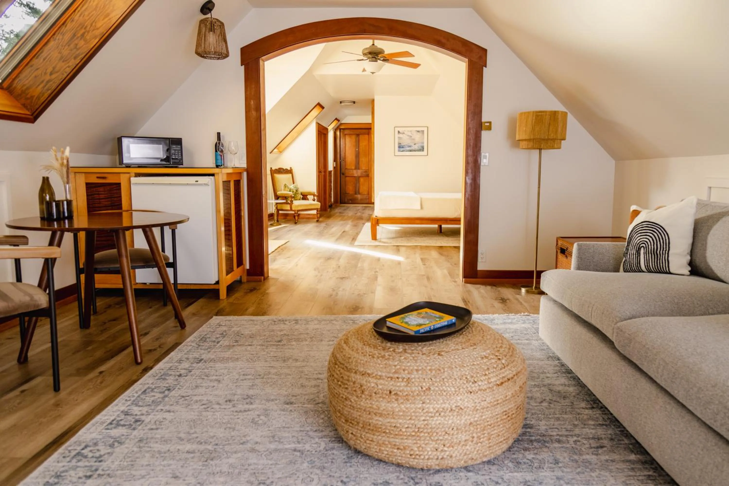 Living room, Bed in SCP Mendocino Inn and Farm