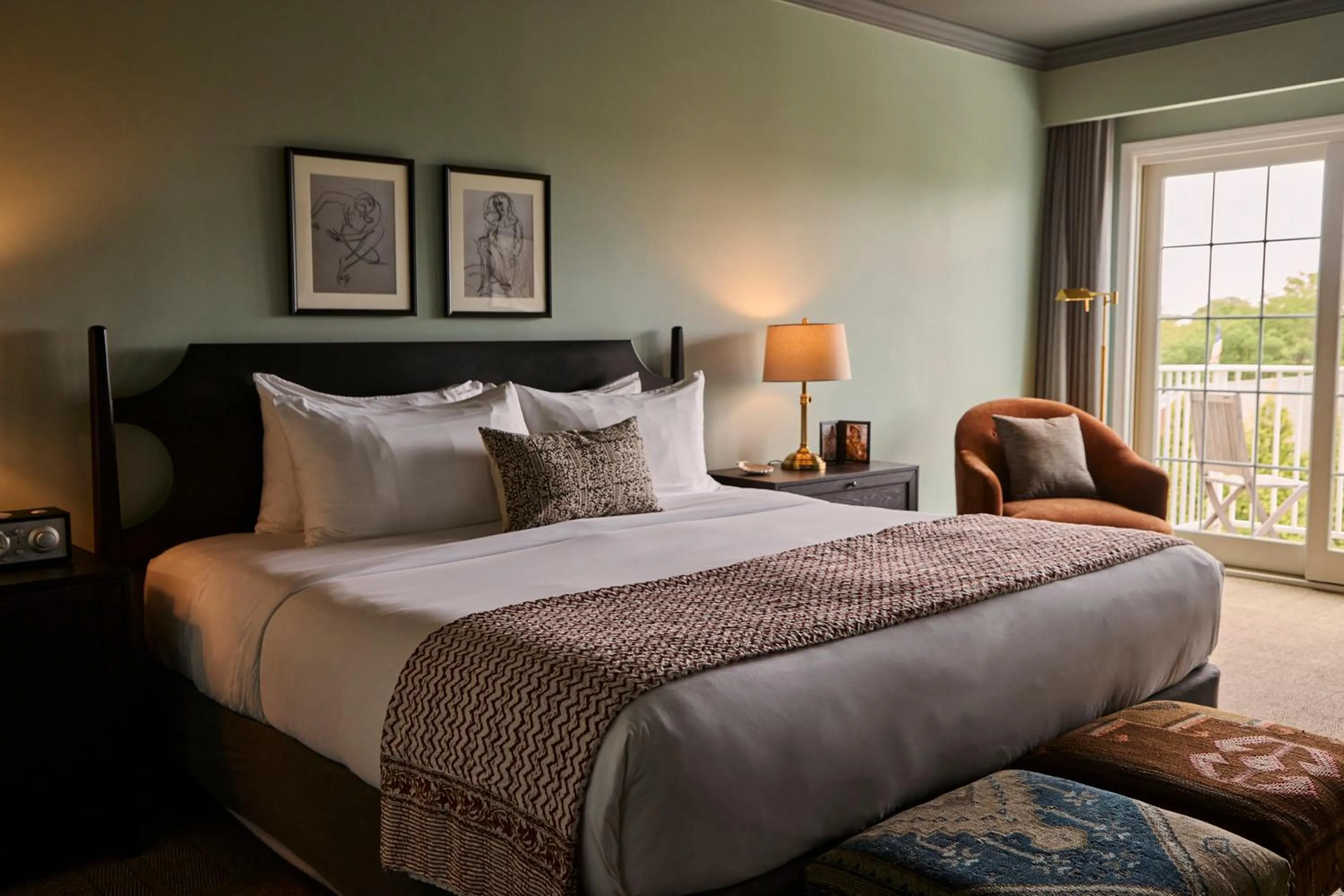 Photo of the whole room, Bed in The Harbor Front Inn