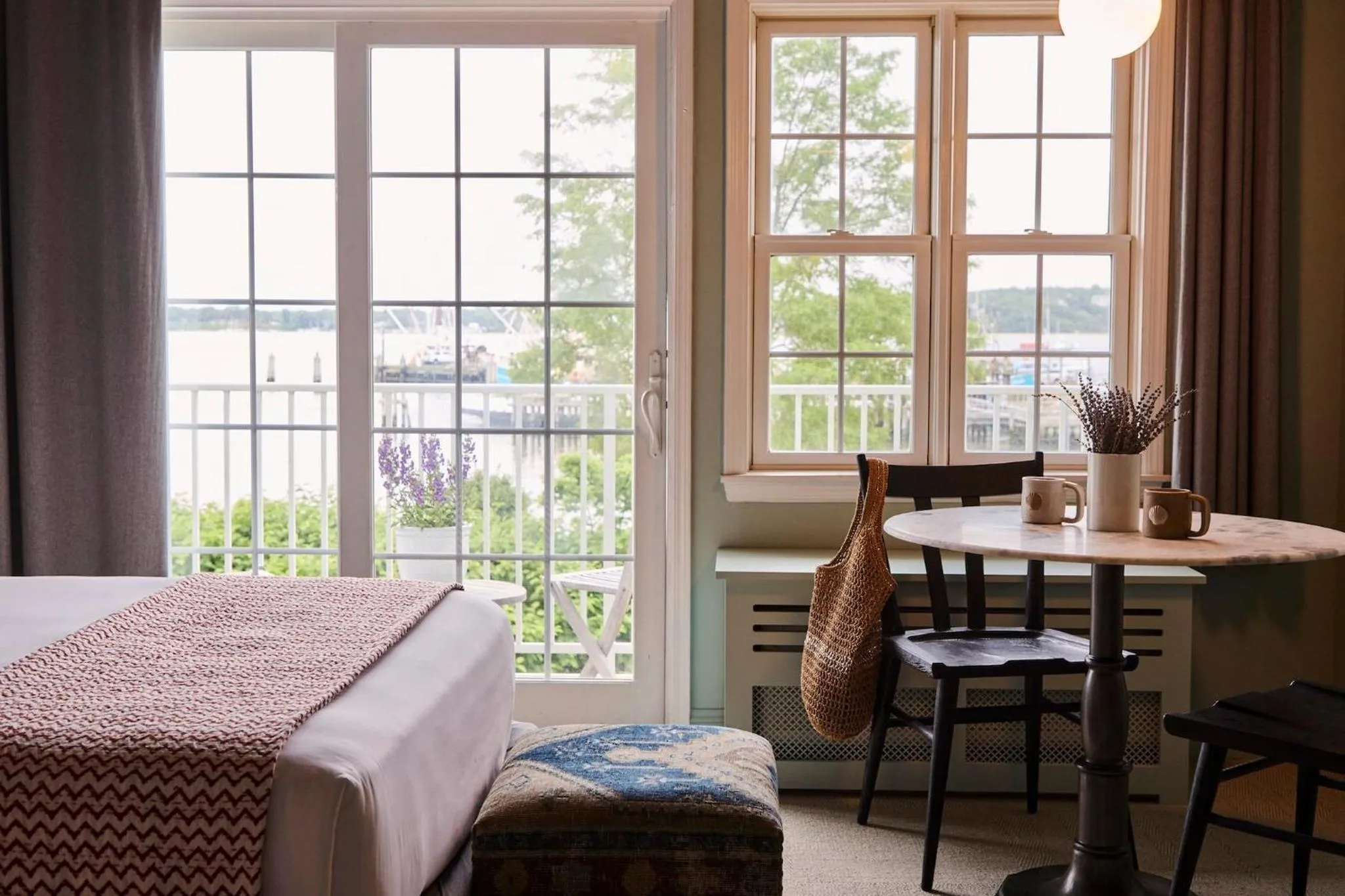 Photo of the whole room, Bed in The Harbor Front Inn
