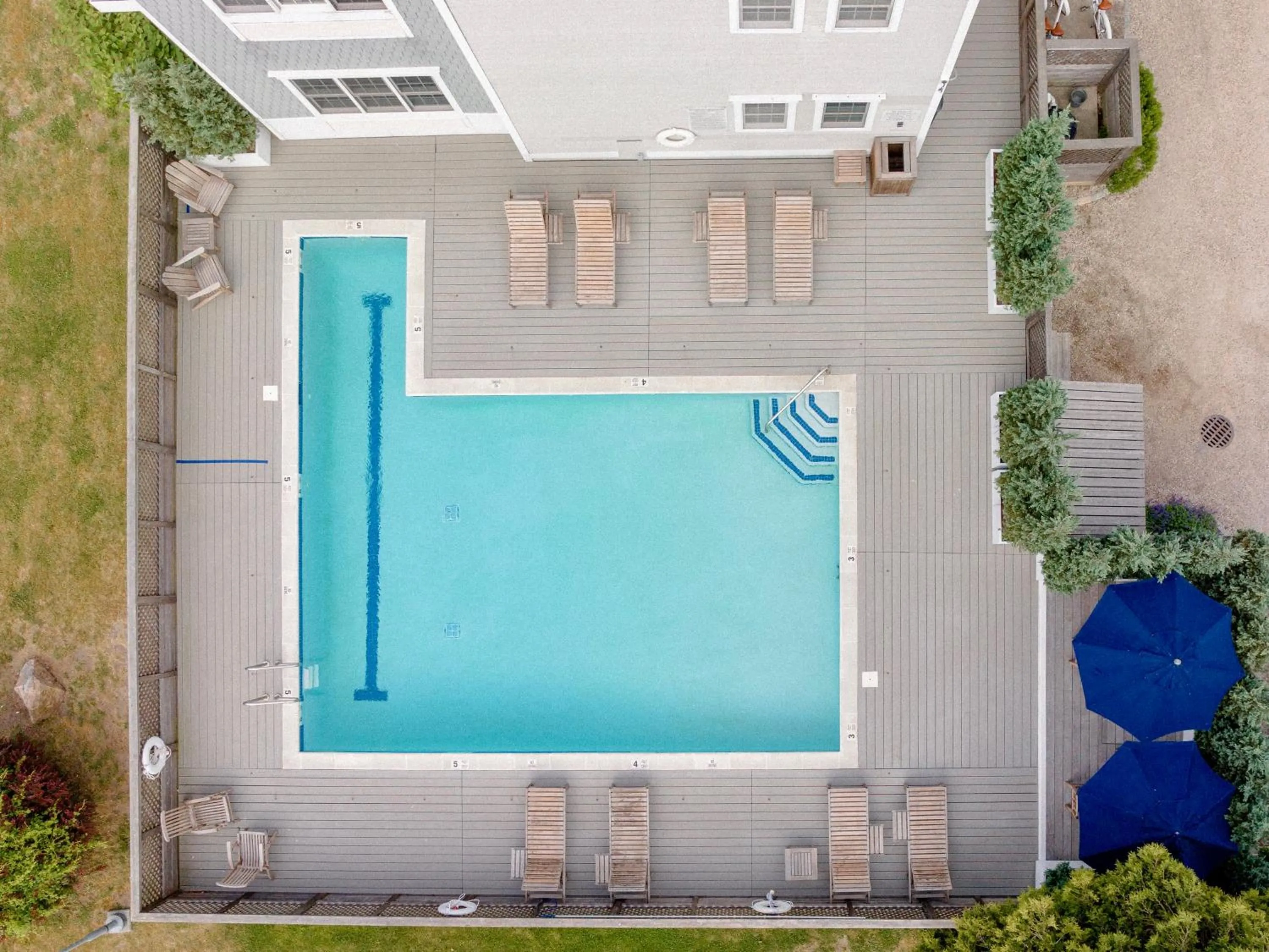 Swimming pool in The Harbor Front Inn