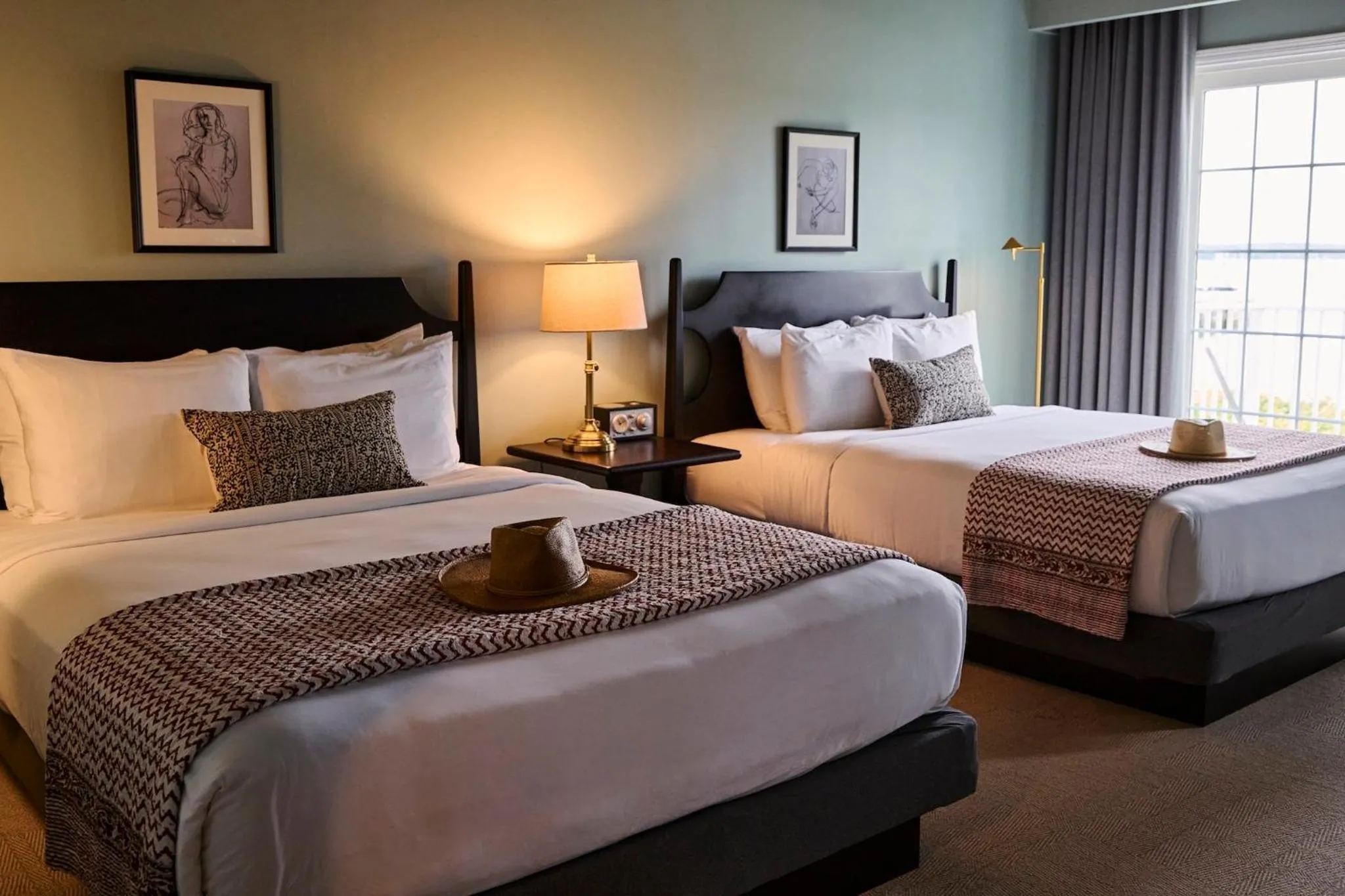 Photo of the whole room, Bed in The Harbor Front Inn