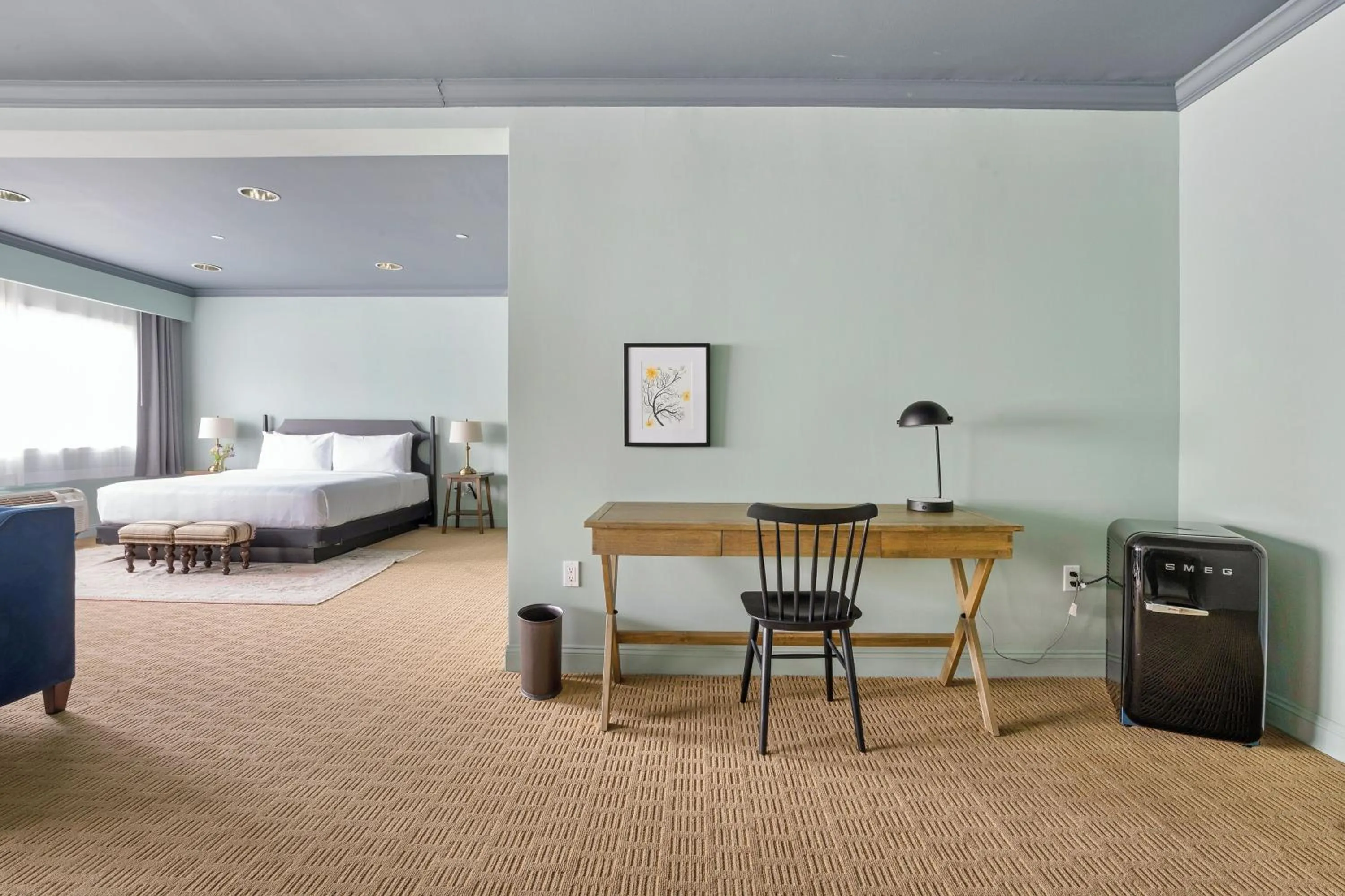 Bed in The Harbor Front Inn