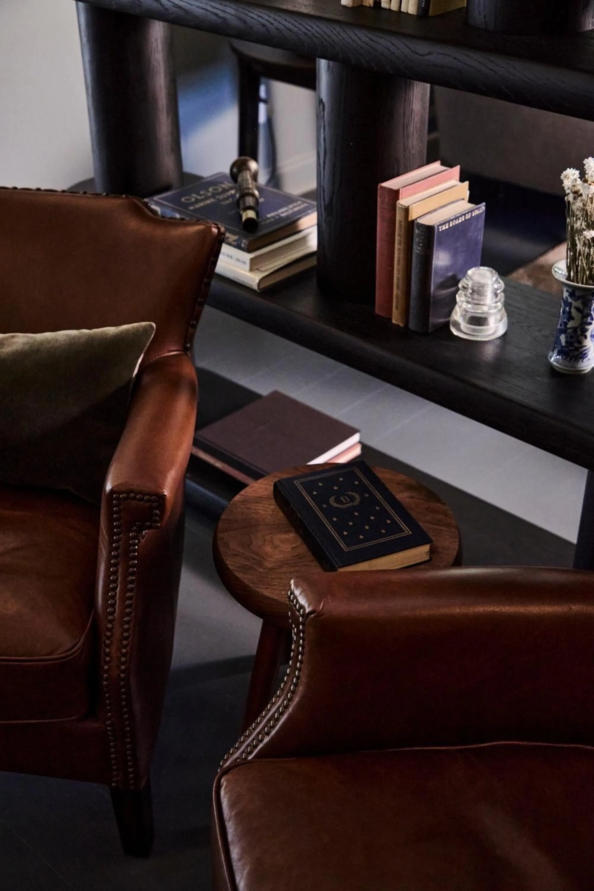 Living room in The Harbor Front Inn