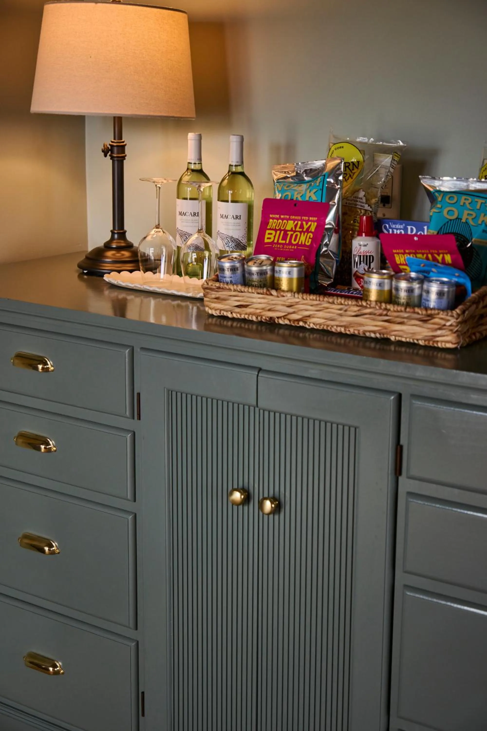 Kitchen or kitchenette in The Harbor Front Inn