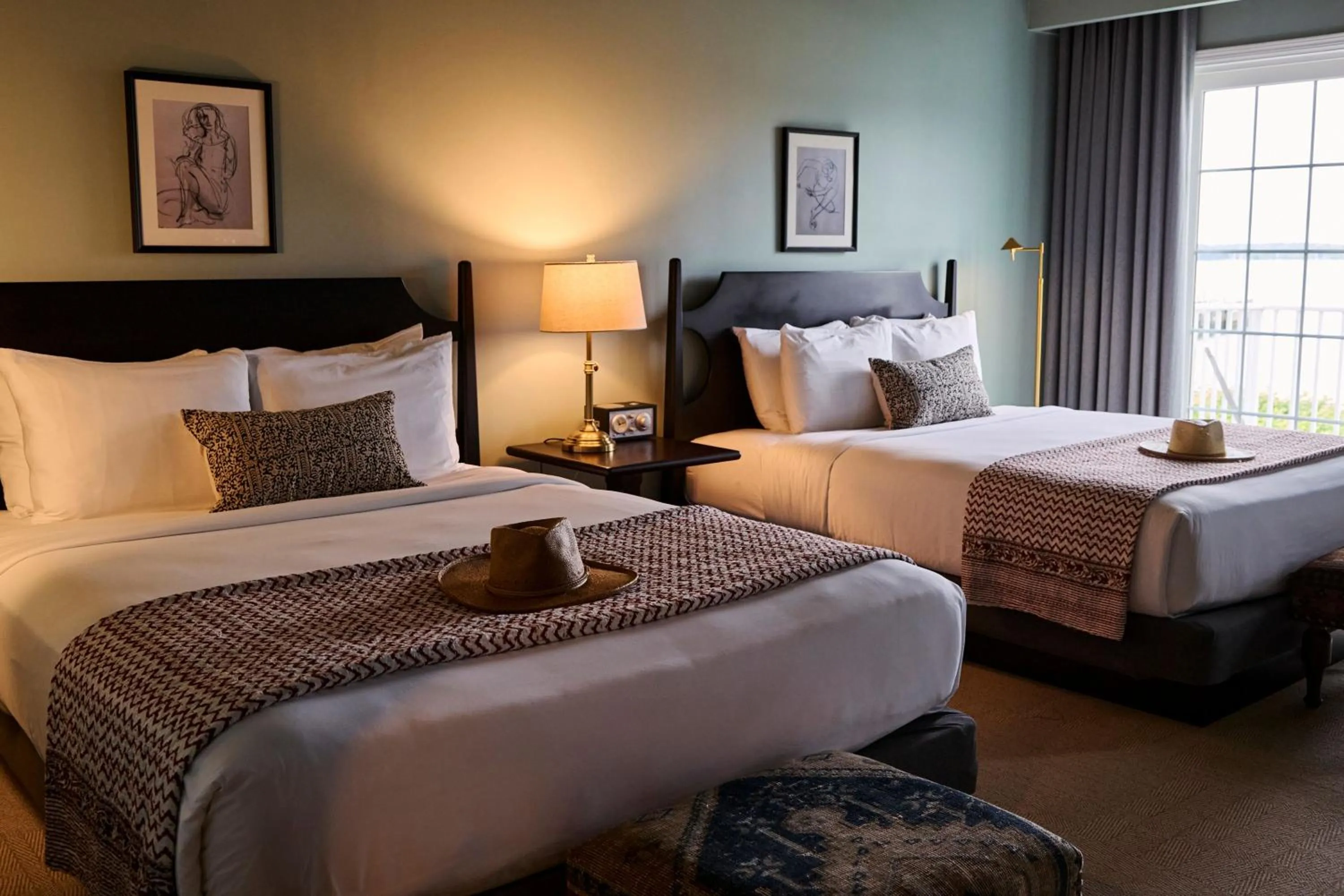 Bed in The Harbor Front Inn